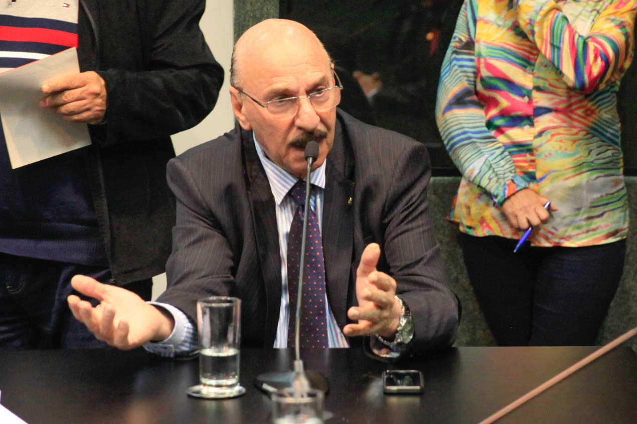 Deputado Manoel Mota (PMDB) em Comisâo de Trabalho, Administração e Serviço Público
