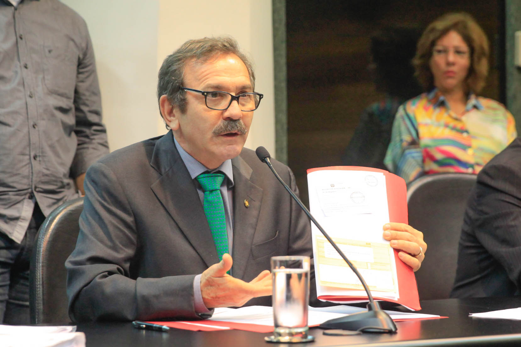 Deputado Serafim Venzon (PSDB) em Comisâo de Trabalho, Administração e Serviço Público