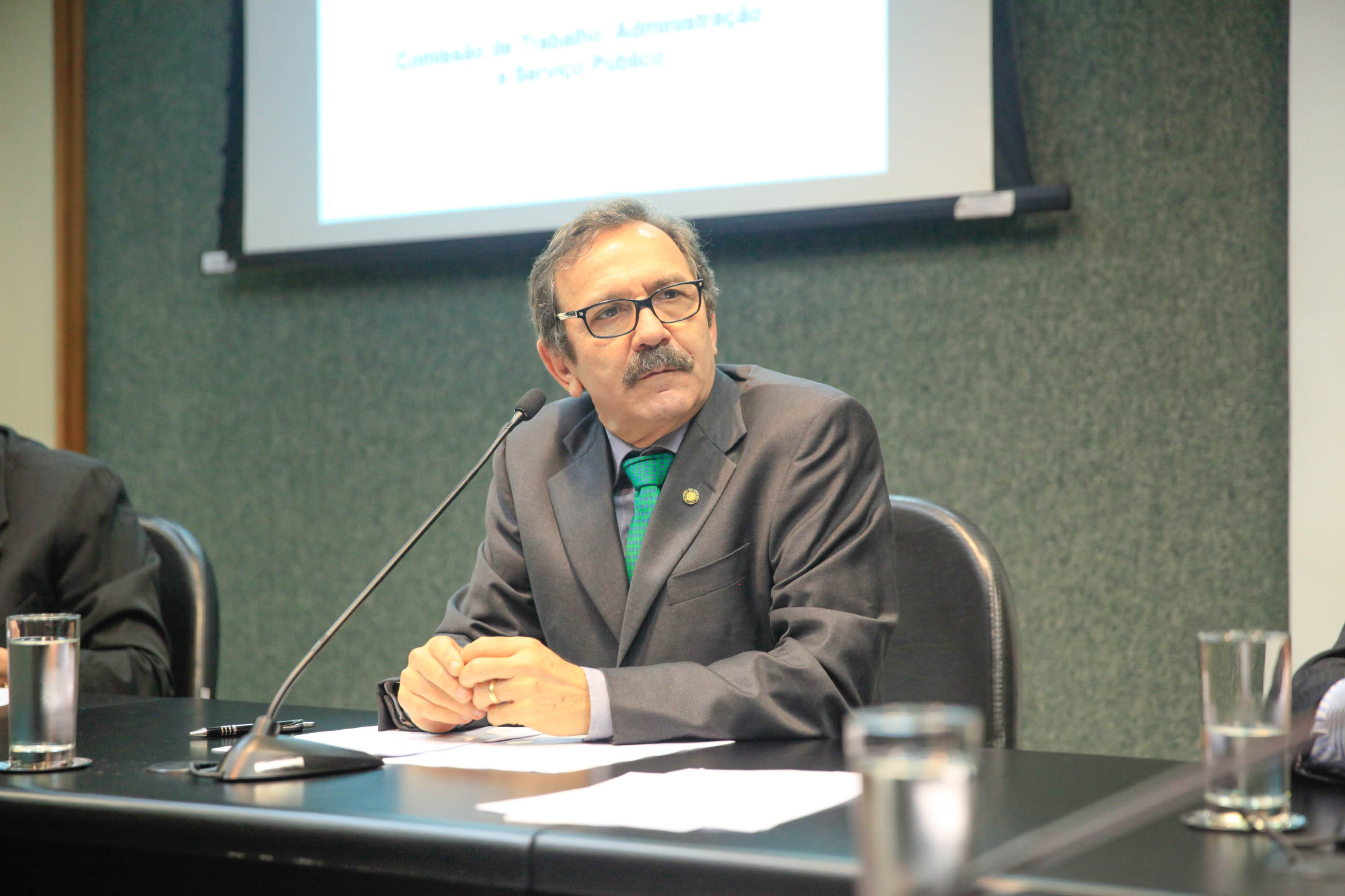 Deputado Serafim Venzon (PSDB) em Comisâo de Trabalho, Administração e Serviço Público