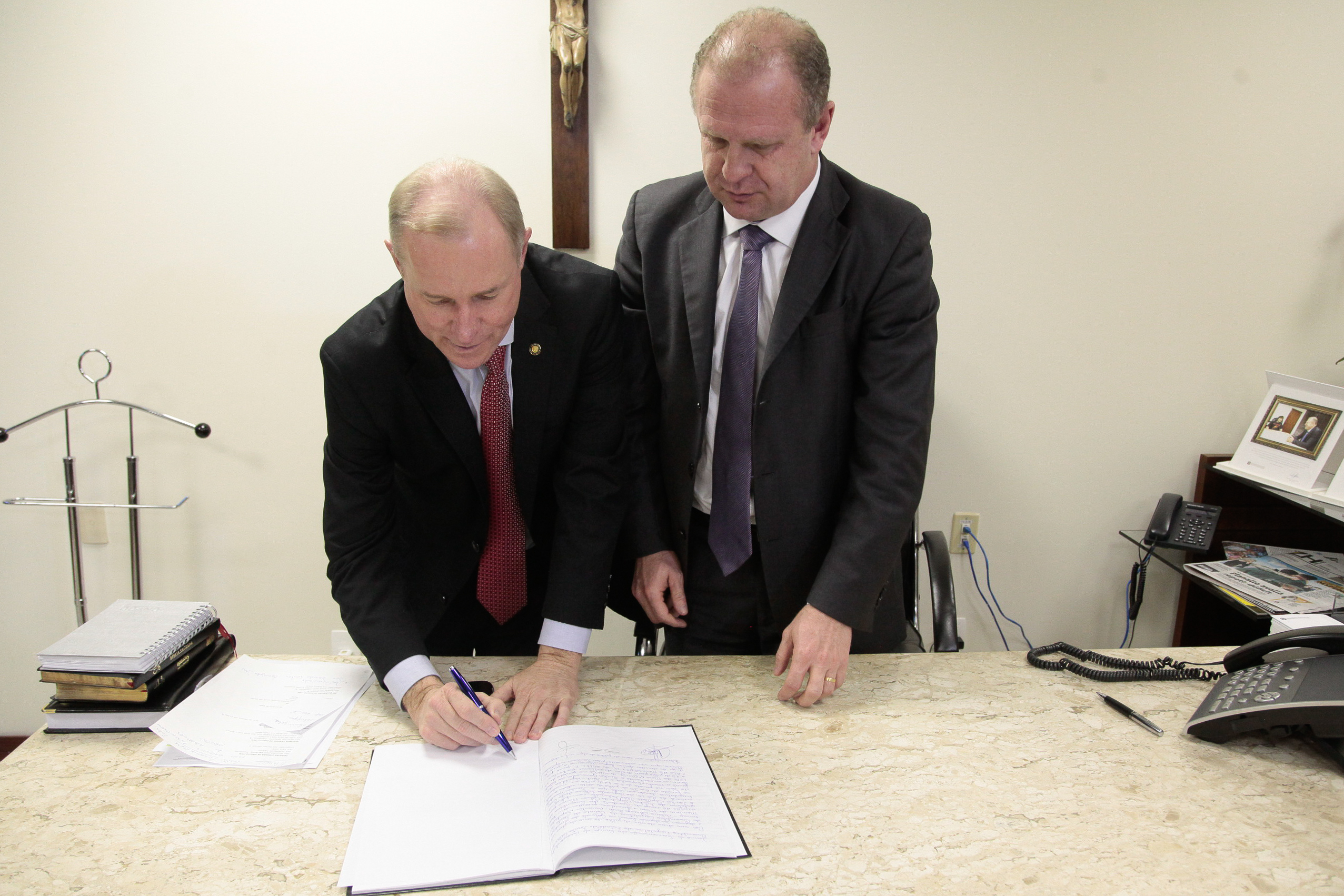 Deputado Aldo Schneider assume a Presidência da Assembleia