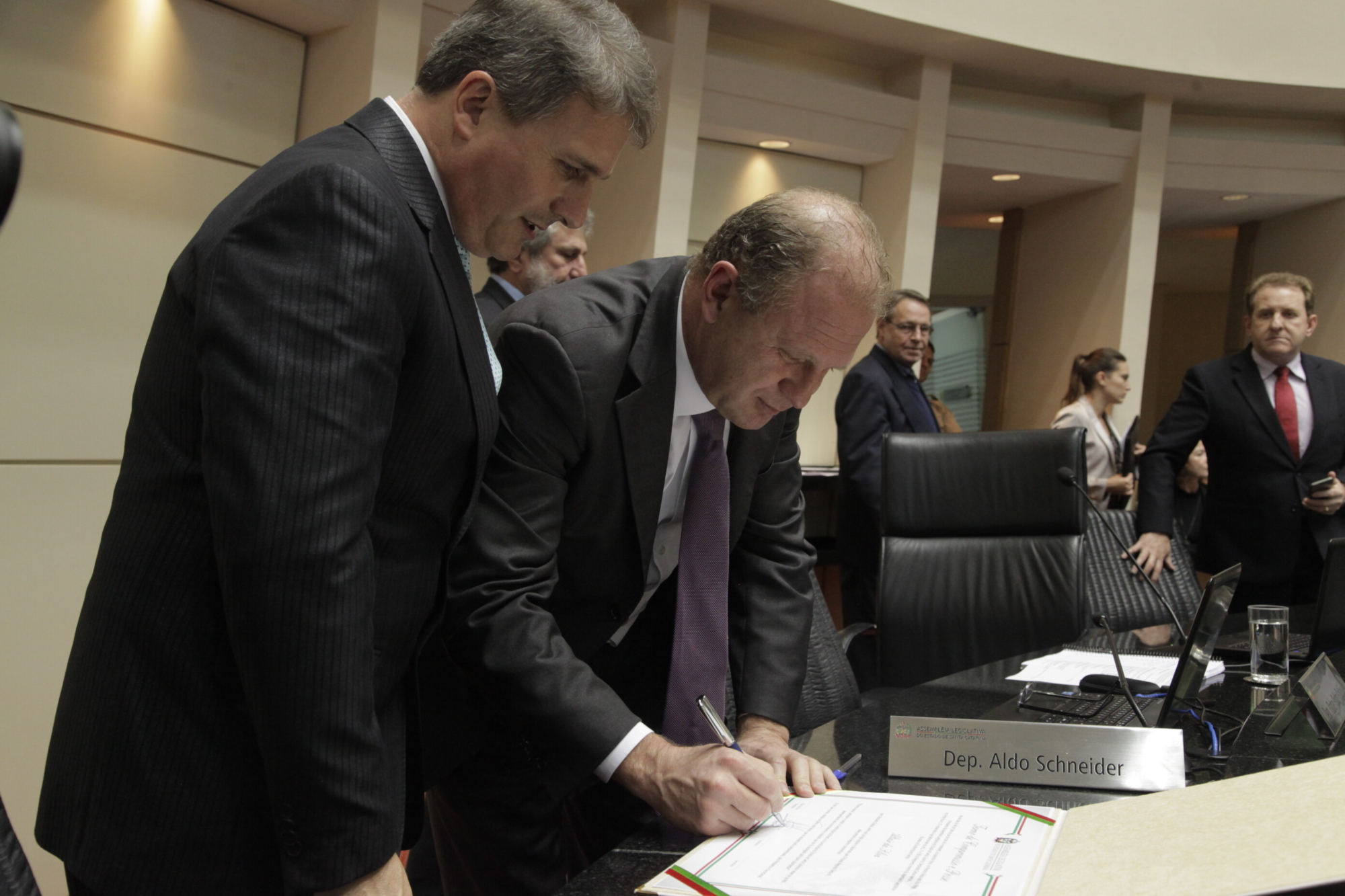 Suplentes assumem vaga na Assembleia Legislativa