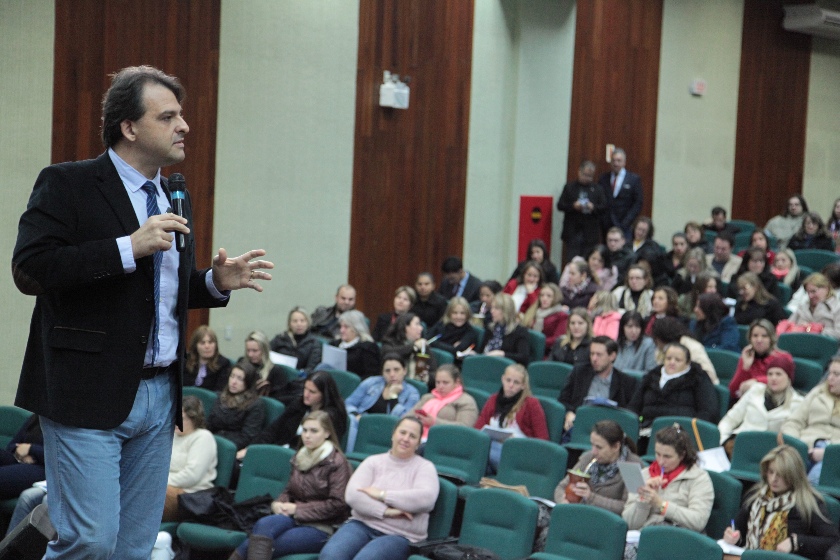 Seminário sobre Políticas e Práticas Inclusivas