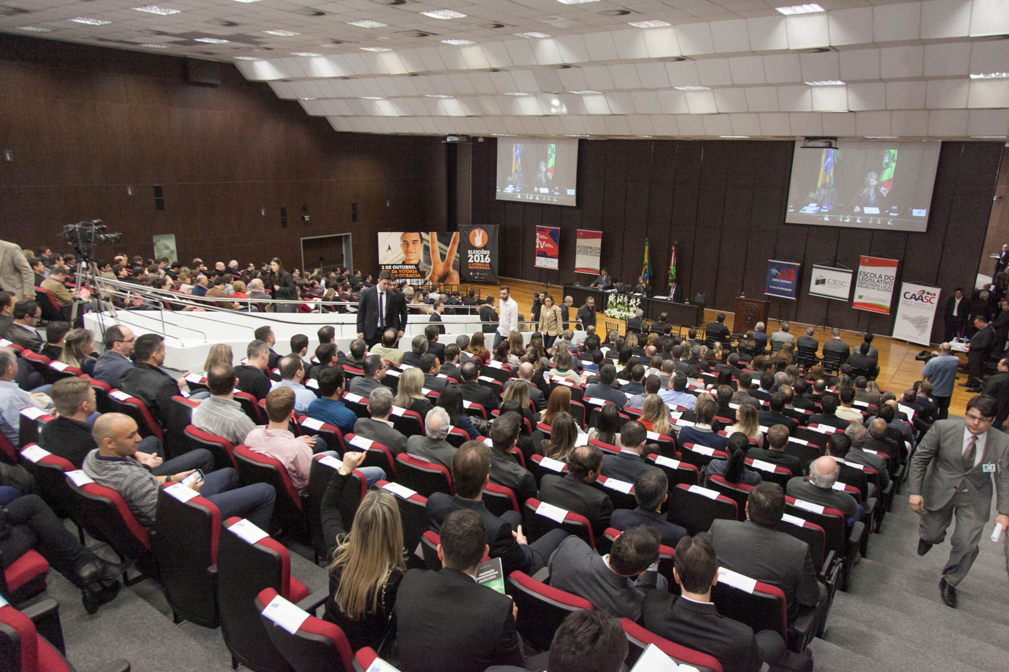 Prazos eleitorais pautam palestras no 2º dia do Congresso de Direito Eleitoral