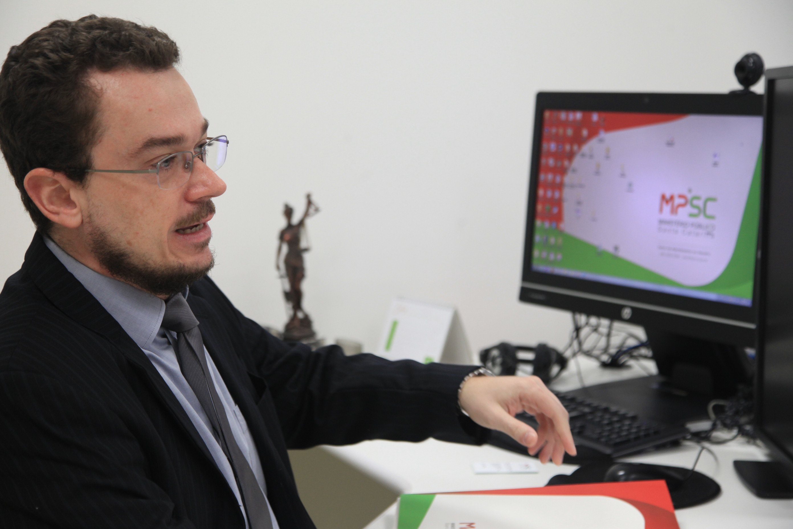 Promotor Samuel Dal-Farra Naspolini.
