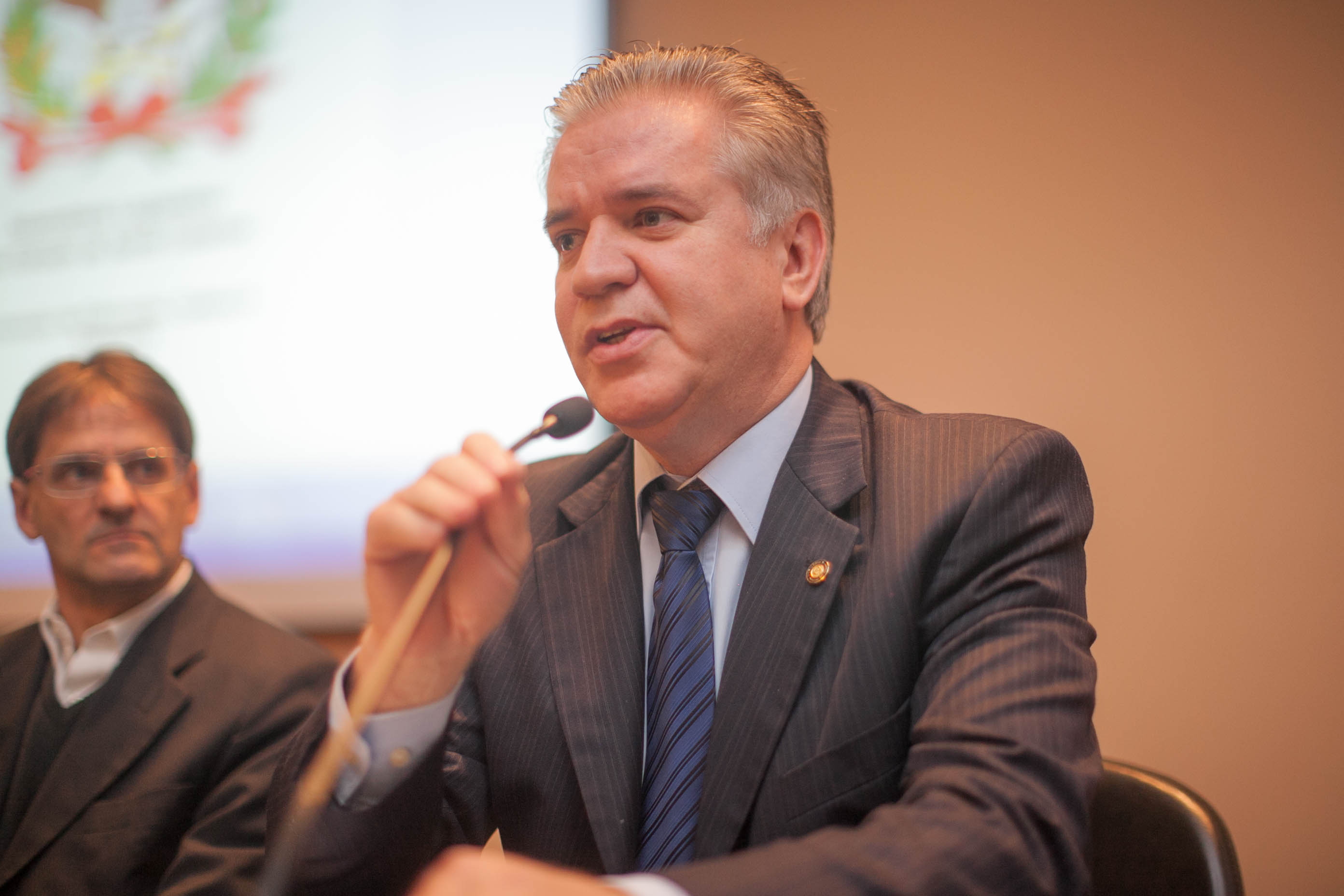 Deputado César Valduga (PCdoB) em Audiência Pública: Situação estrutural das escolas estaduais