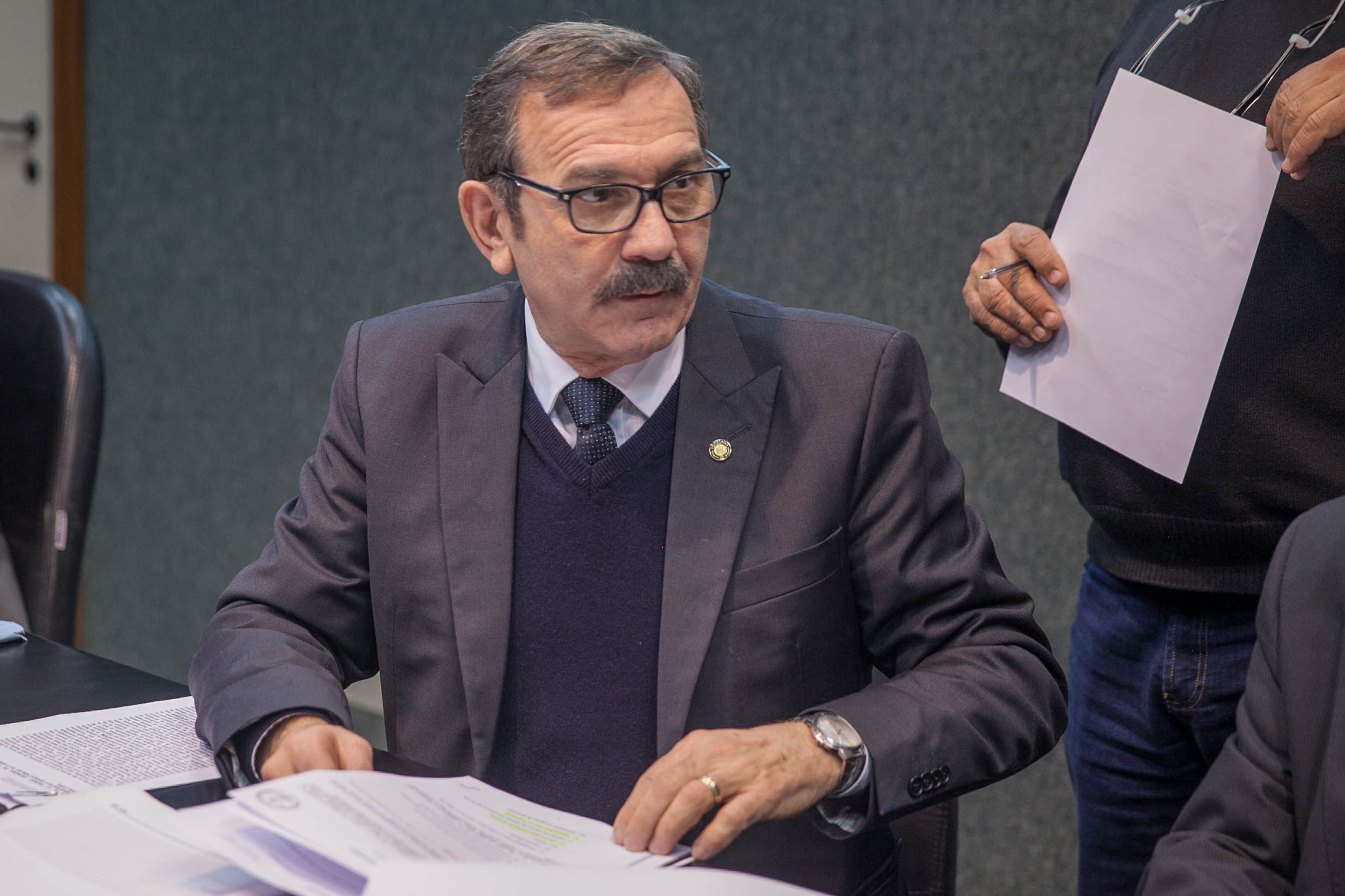 Deputado Serafim Venzon (PSDB) em Comissão de Trabalho, Administração e Serviço Público.