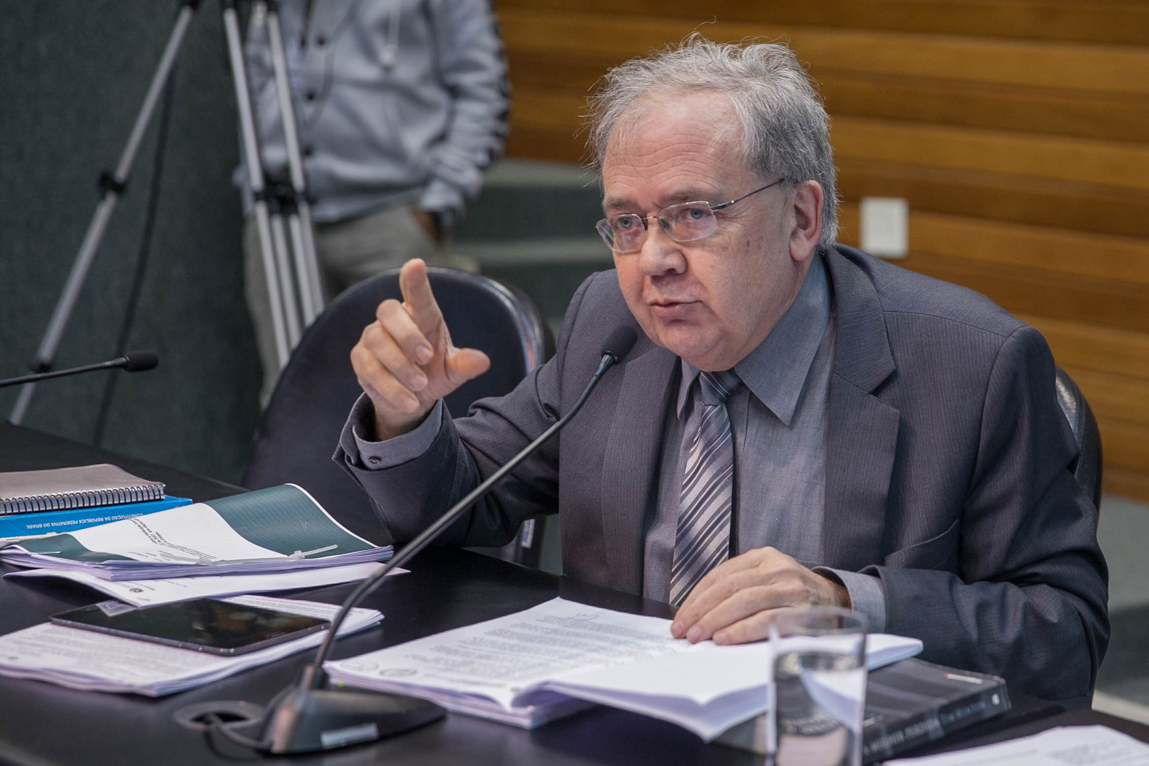 Deputado Vicente Caropreso (PSDB) em Comissão de Trabalho, Administração e Serviço Público.