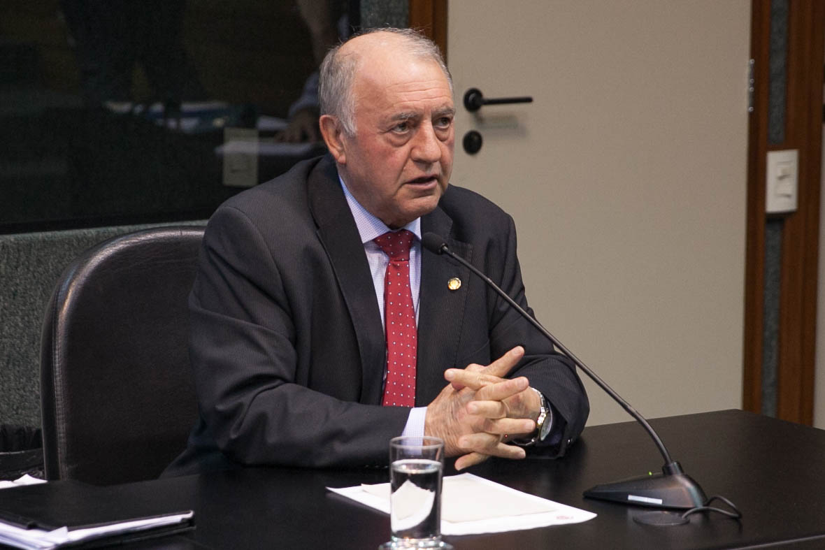 Deputado Natalino Lazare (PR) em Comissão de Trabalho, Administração e Serviço Público.