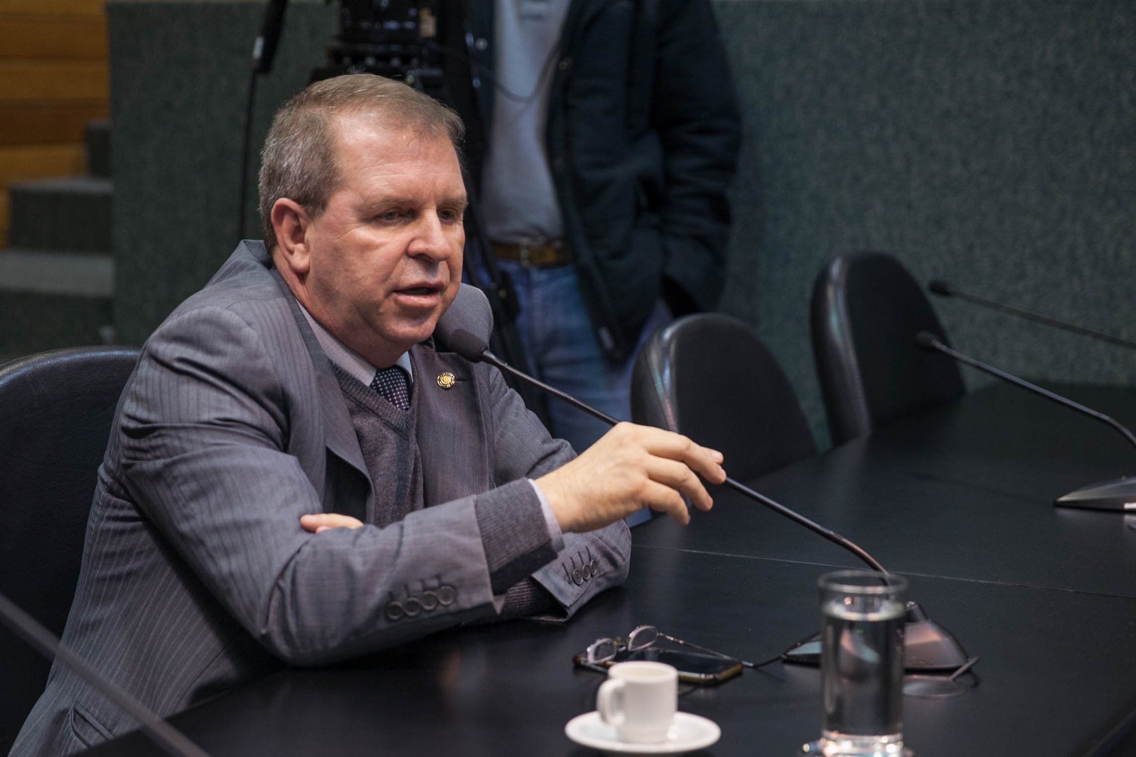 Deputado Maurício Eskudlark (PR) em Comissão de Trabalho, Administração e Serviço Público.