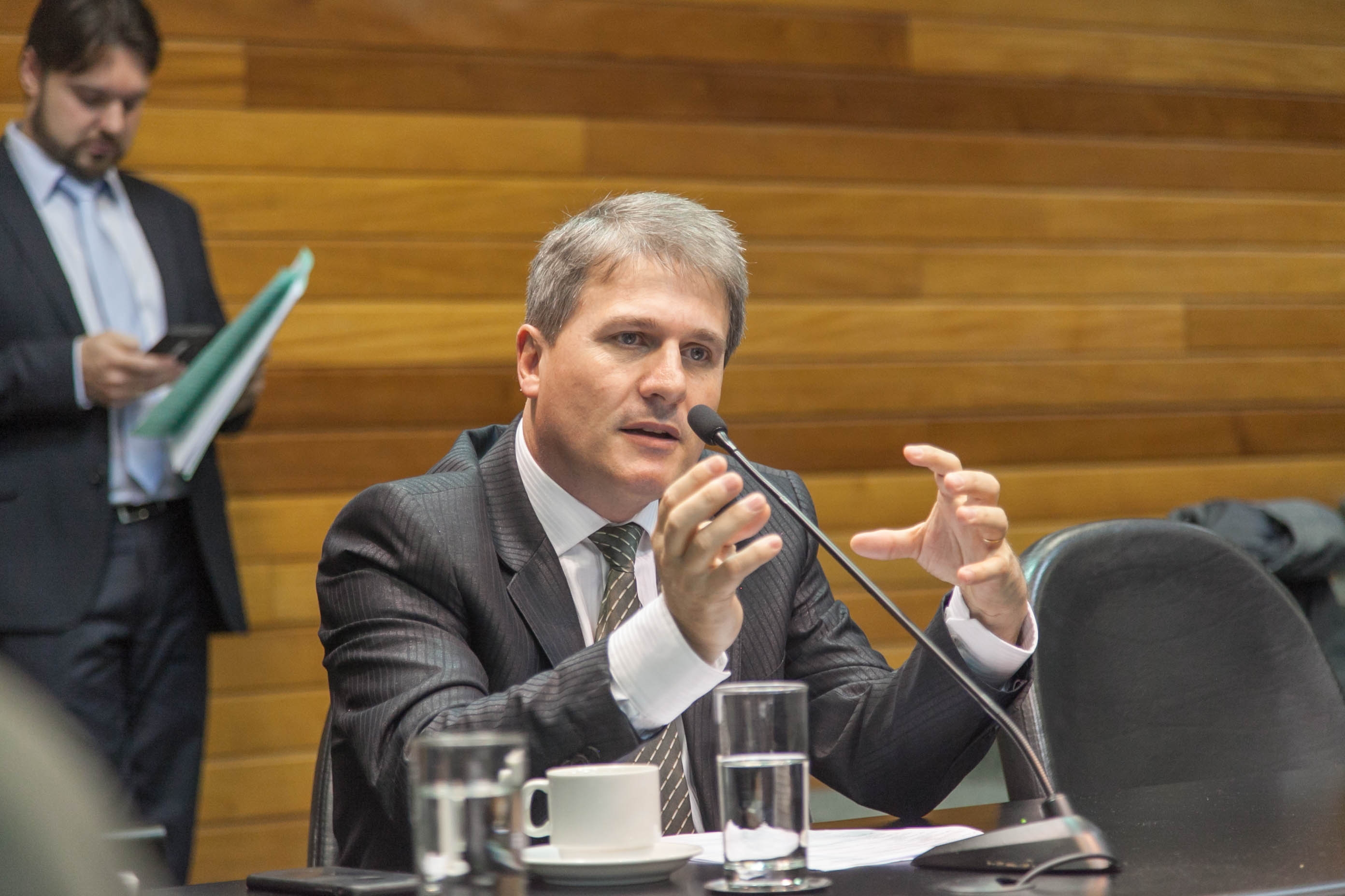 Deputado Altair Silva (PP) em Comissão de Economia, Ciência, Tecnologia, Minas e Energia