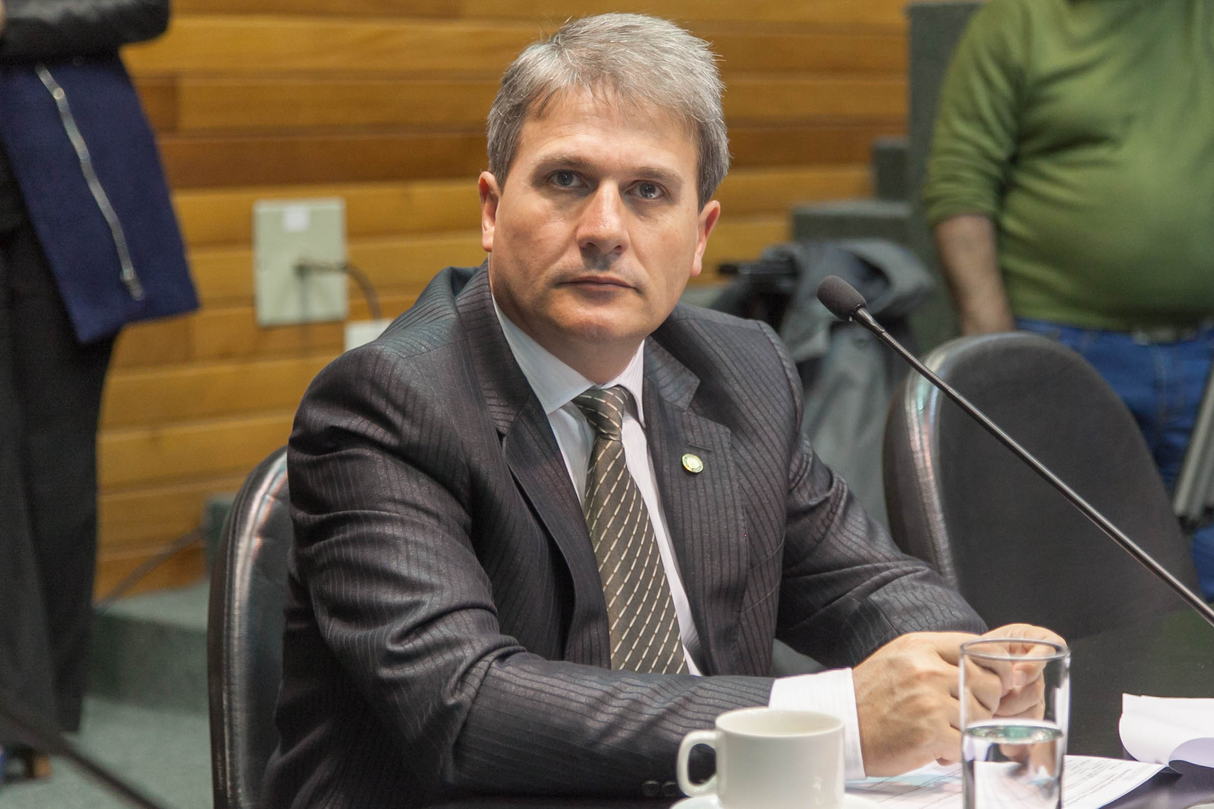 Deputado Altair Silva (PP) em Comissão de Economia, Ciência, Tecnologia, Minas e Energia