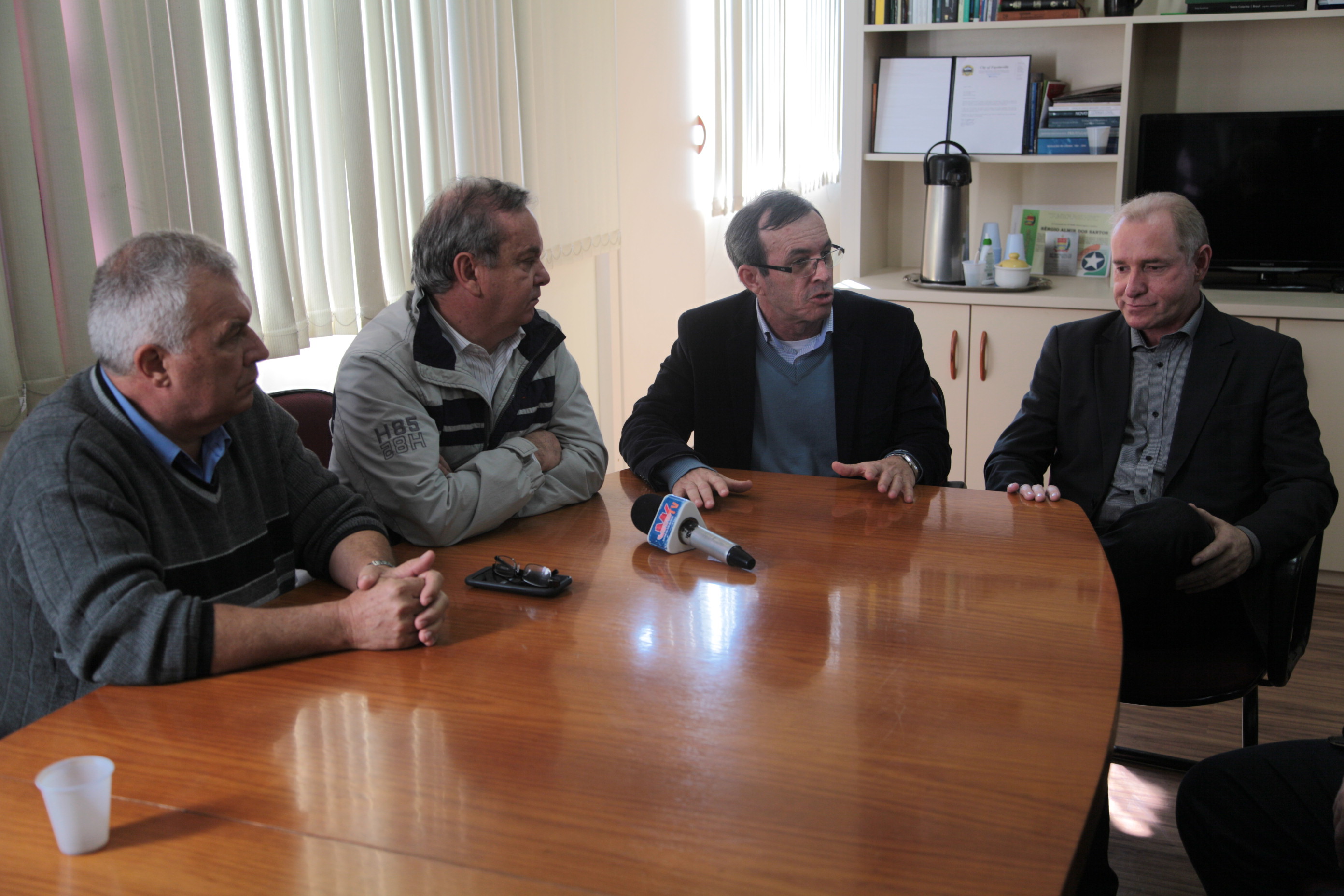 Deputado Aldo Schneider visita Indaial.