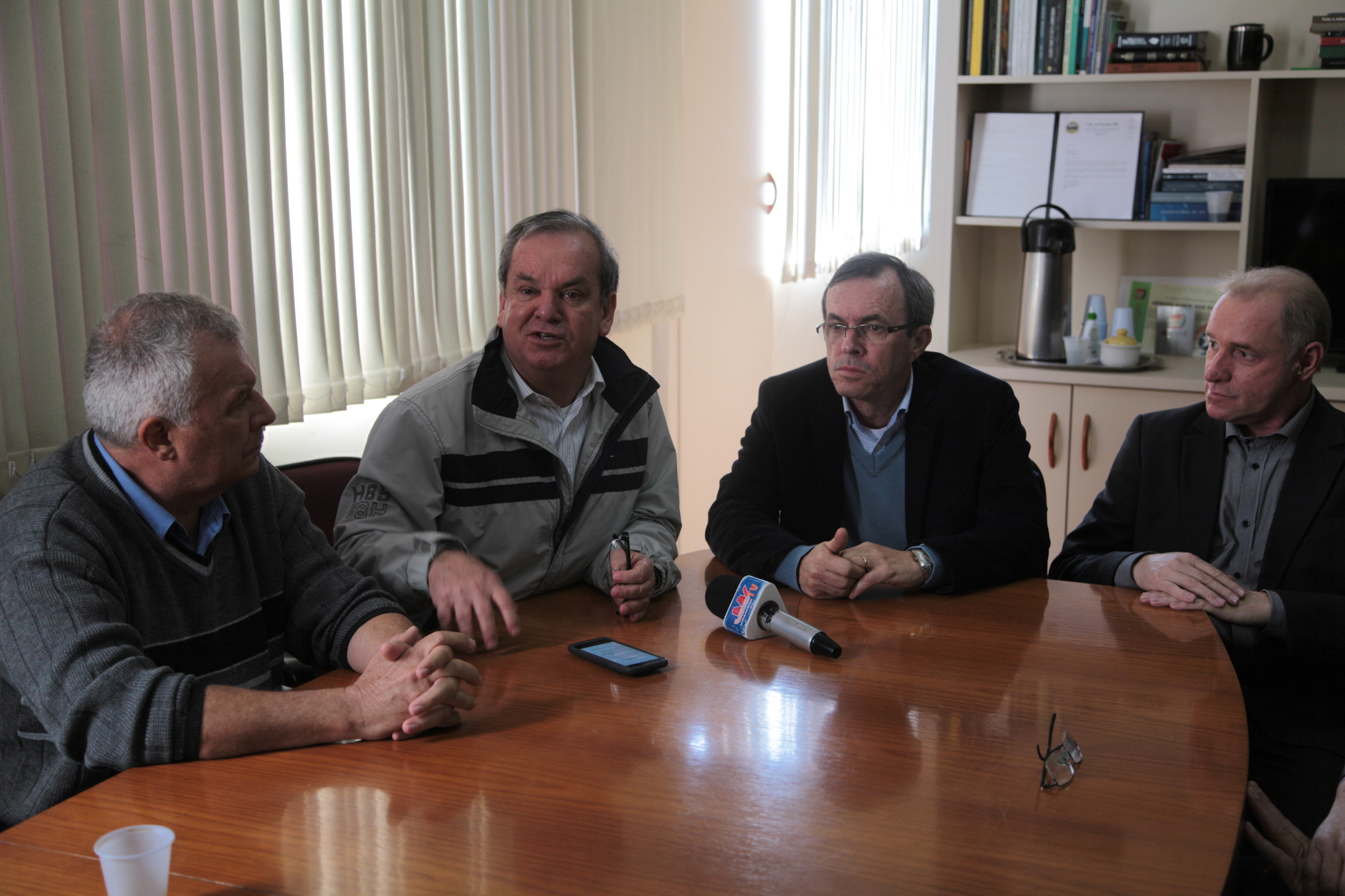 Deputado Aldo Schneider visita Indaial.