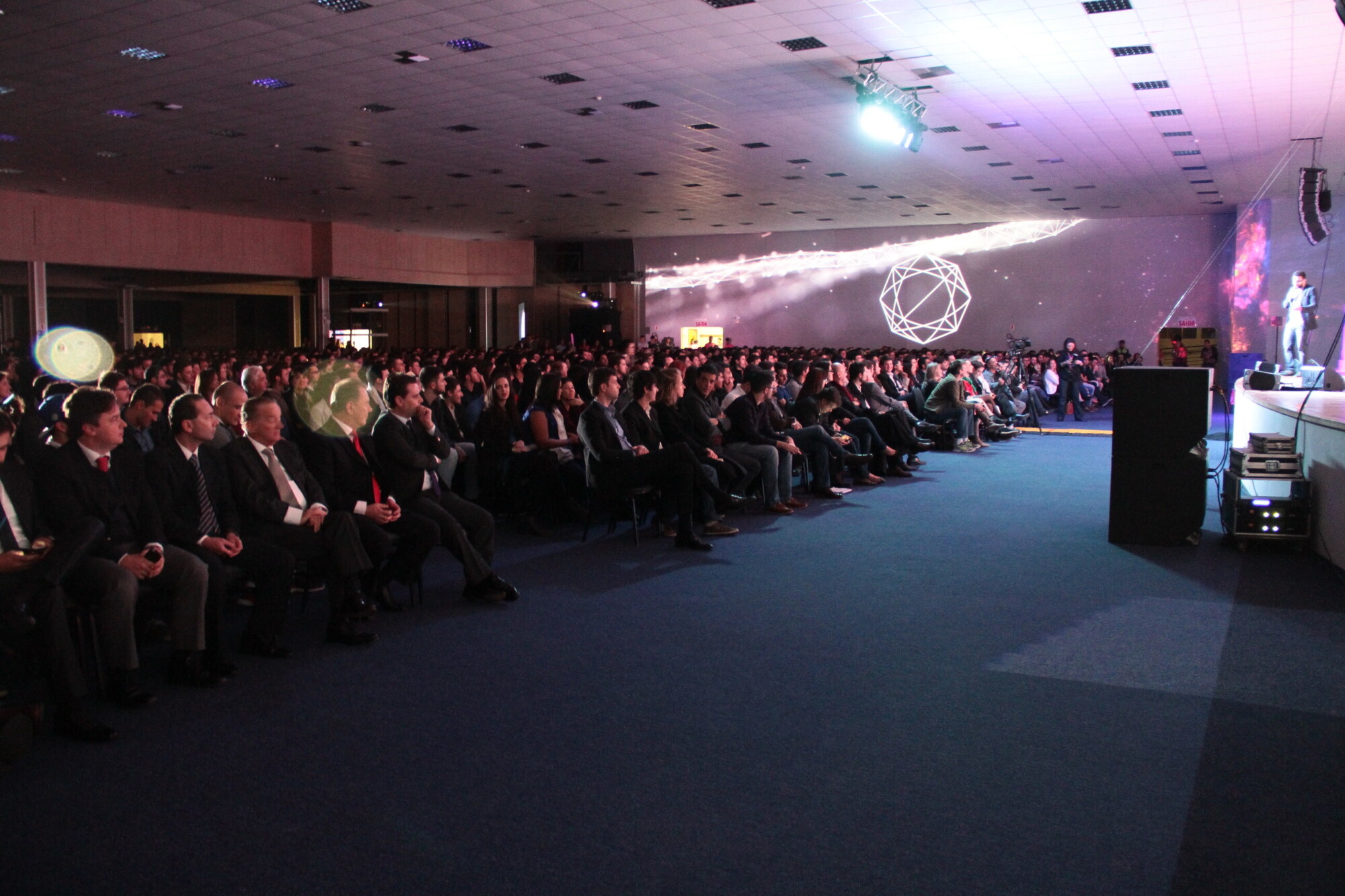 Conferência mundial visa desenvolver e integrar jovens empreendedores