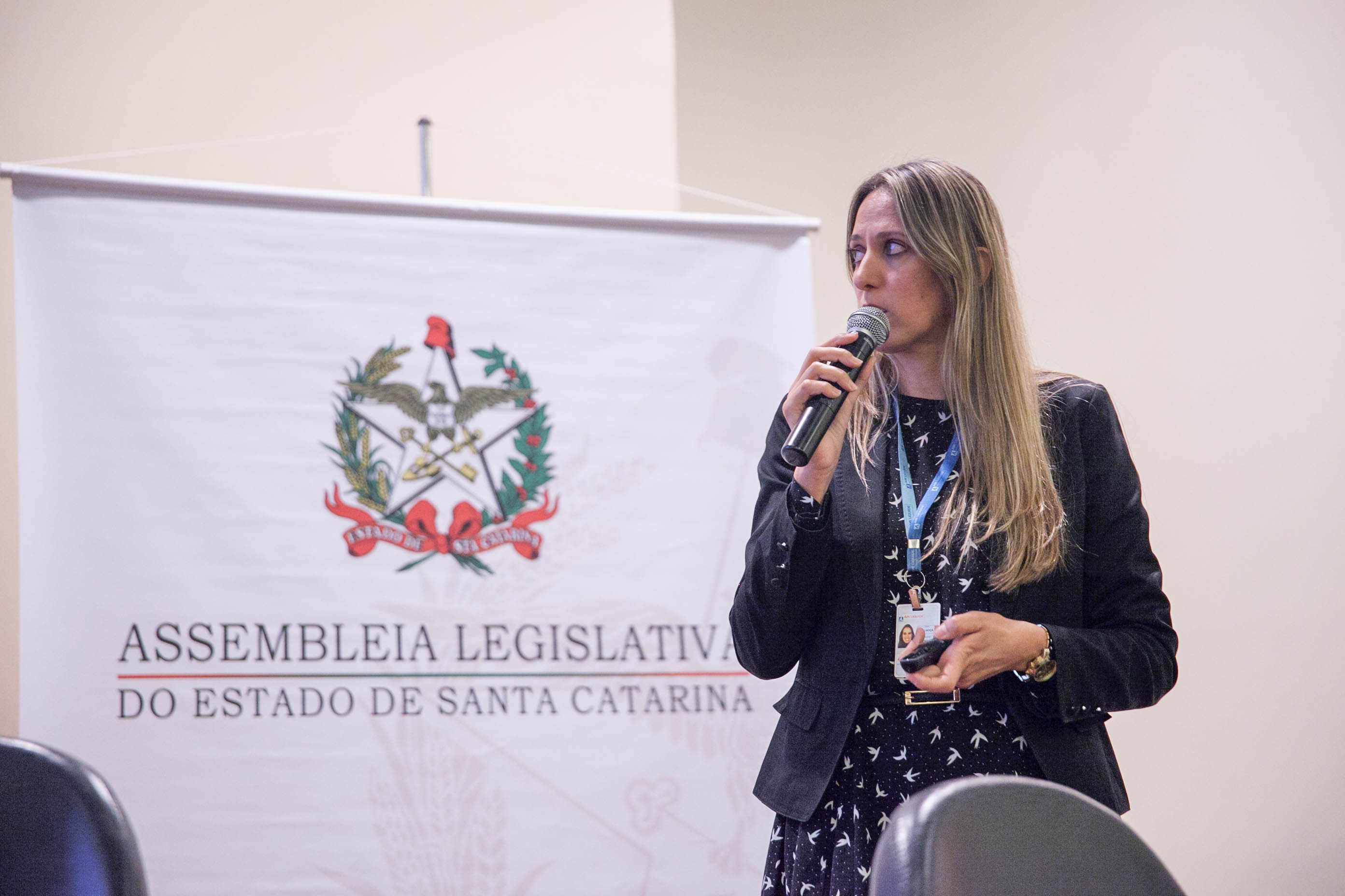 Fst. Adriana Desengrini em Seminário de Diretrizes de Oxigenoterapia e Ventilação.