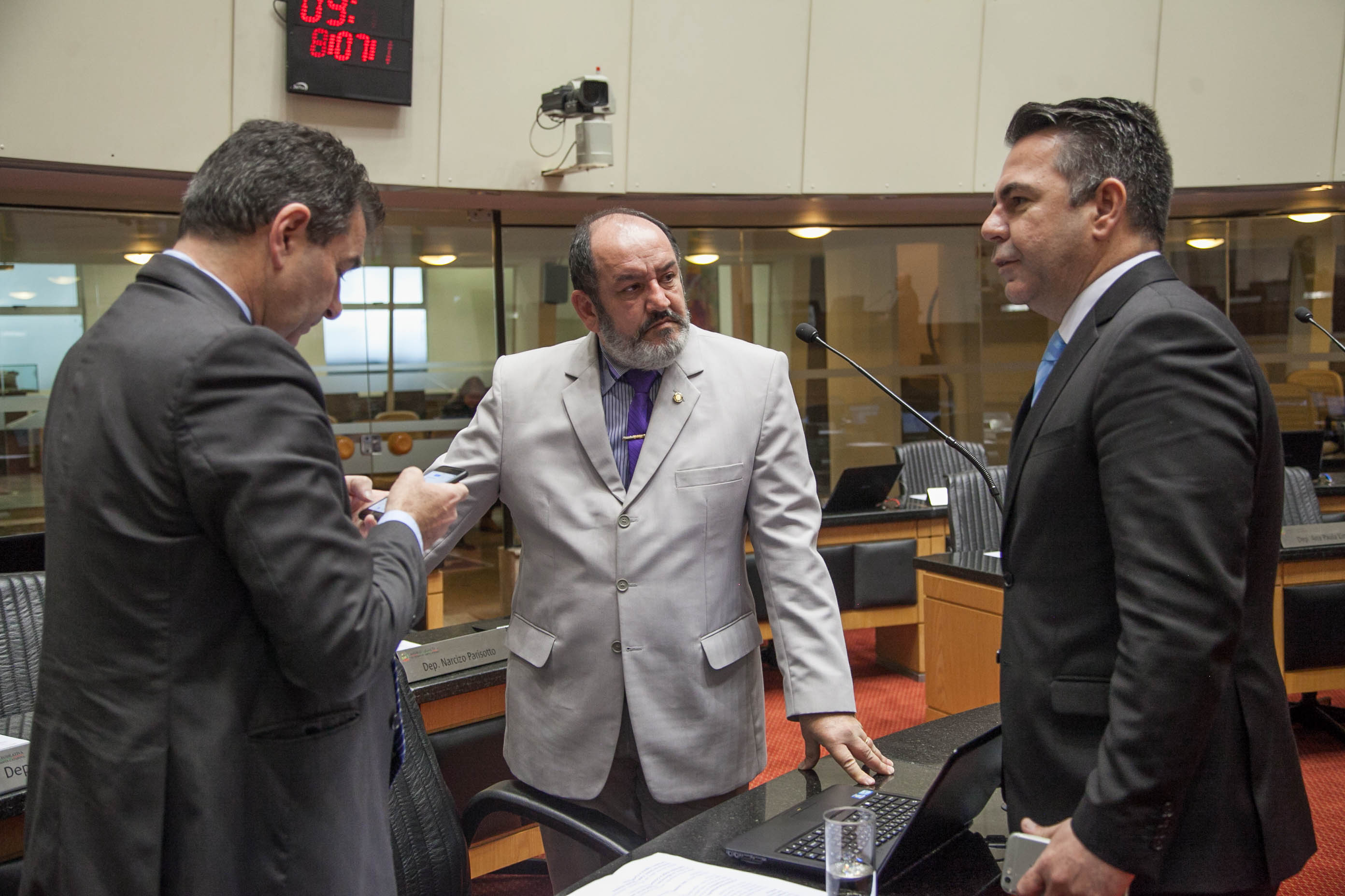 Deputado Valdir Cobalchini (PMDB), Deputado Roberto Salum (PRB) e Deputado Luiz Fernando Vampiro (PMDB) em Sessão Ordinária