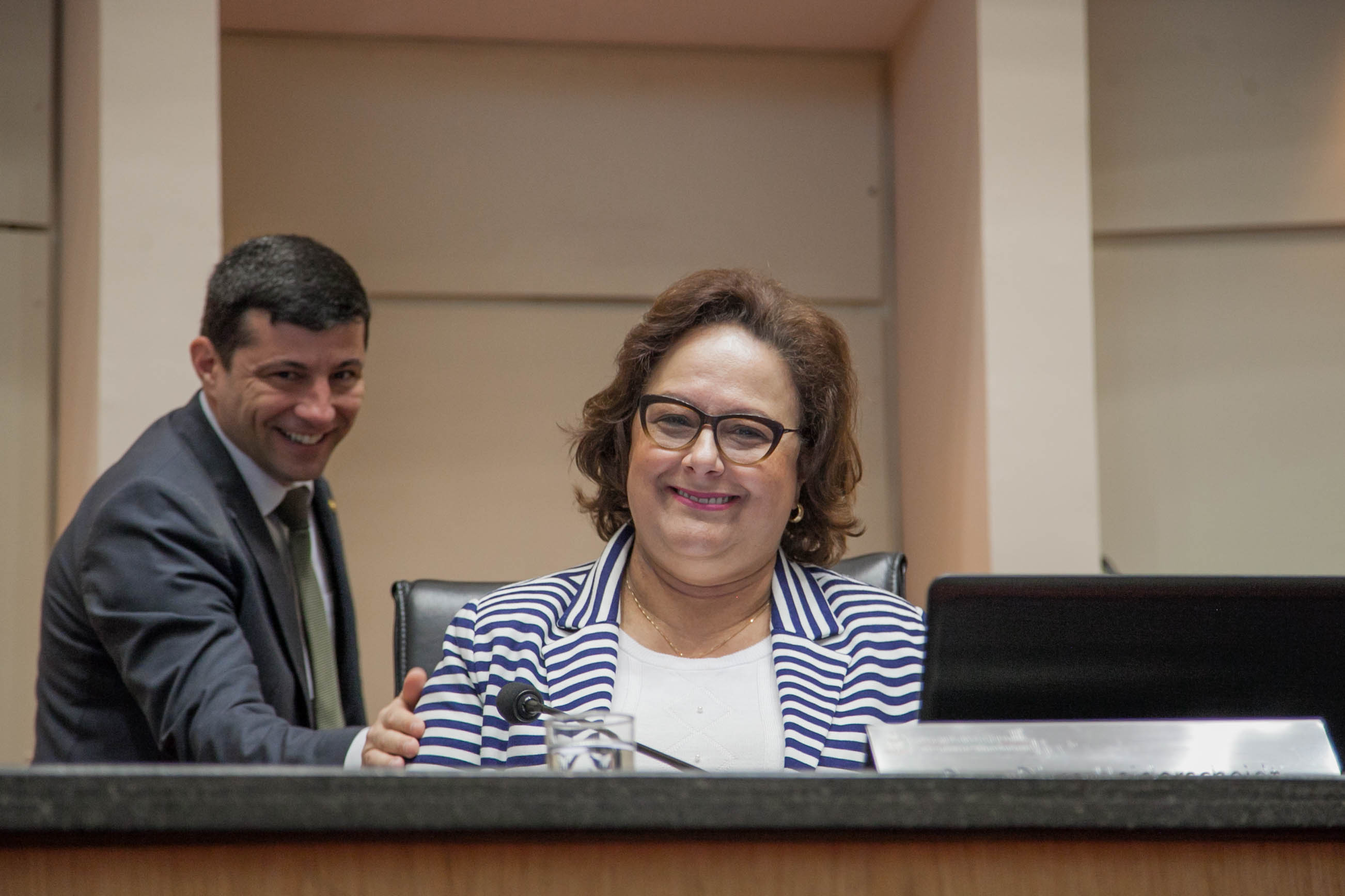 Deputado Fábio Flôr (PP) e Deputada Dirce Heiderscheidt (PMDB) em Sessão Ordinária