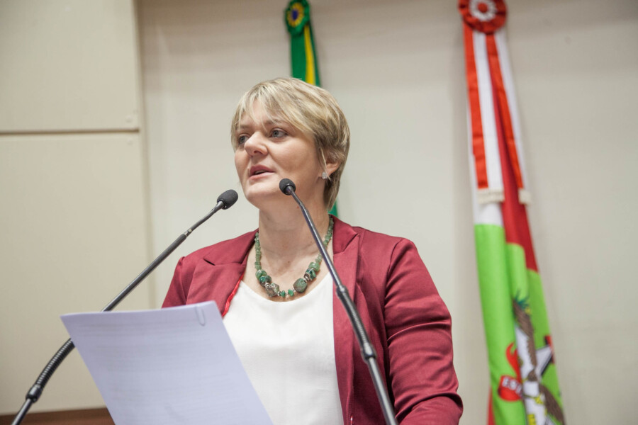 Deputada Luciane Carminatti