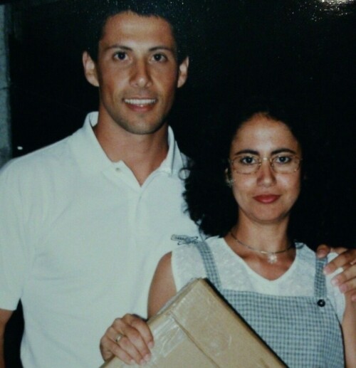 Gean e a irmã mais velha, Maria Helena, para quem doou o rim, em foto de arquivo