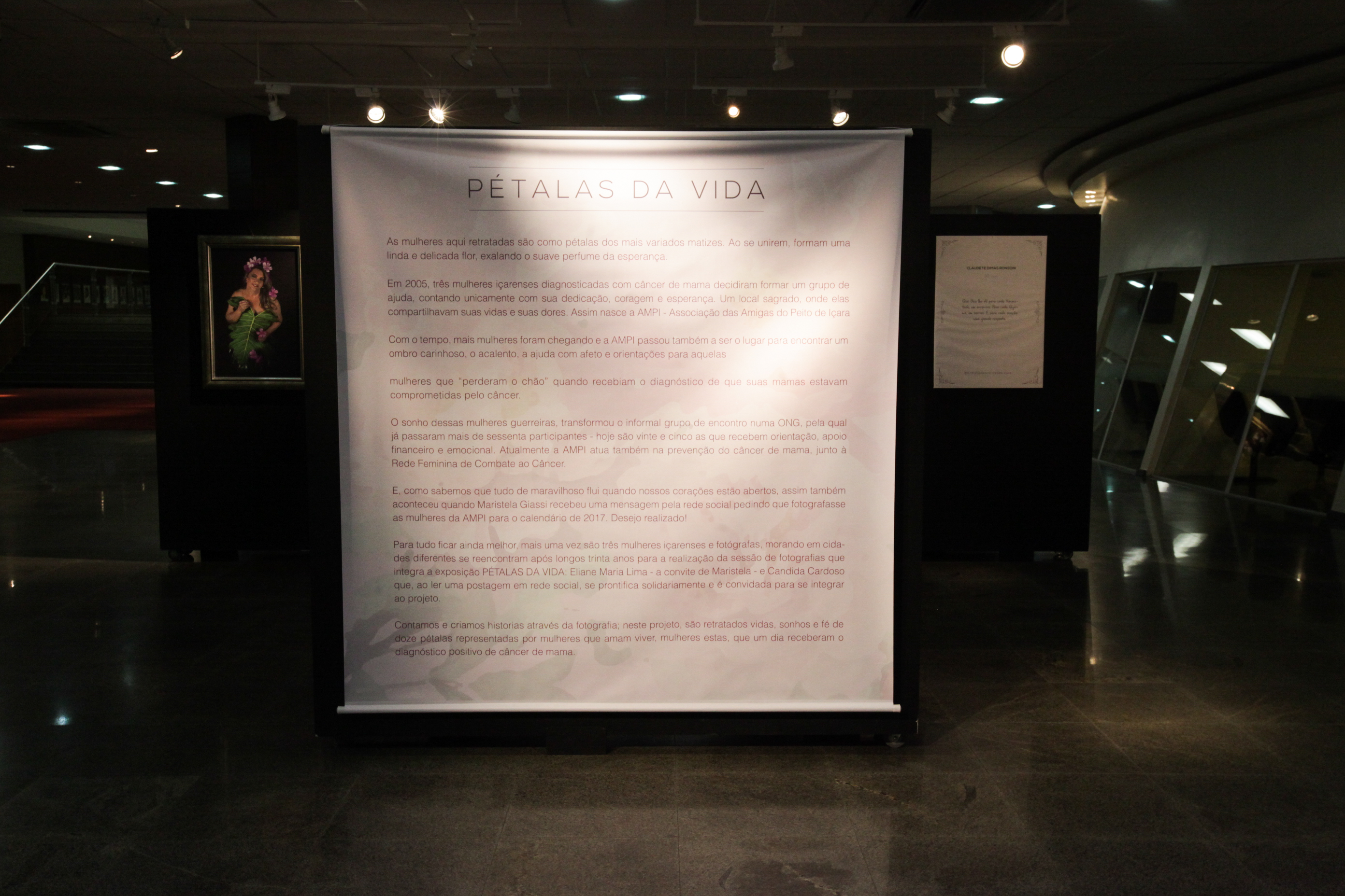 Exposição Pétalas da Vida.