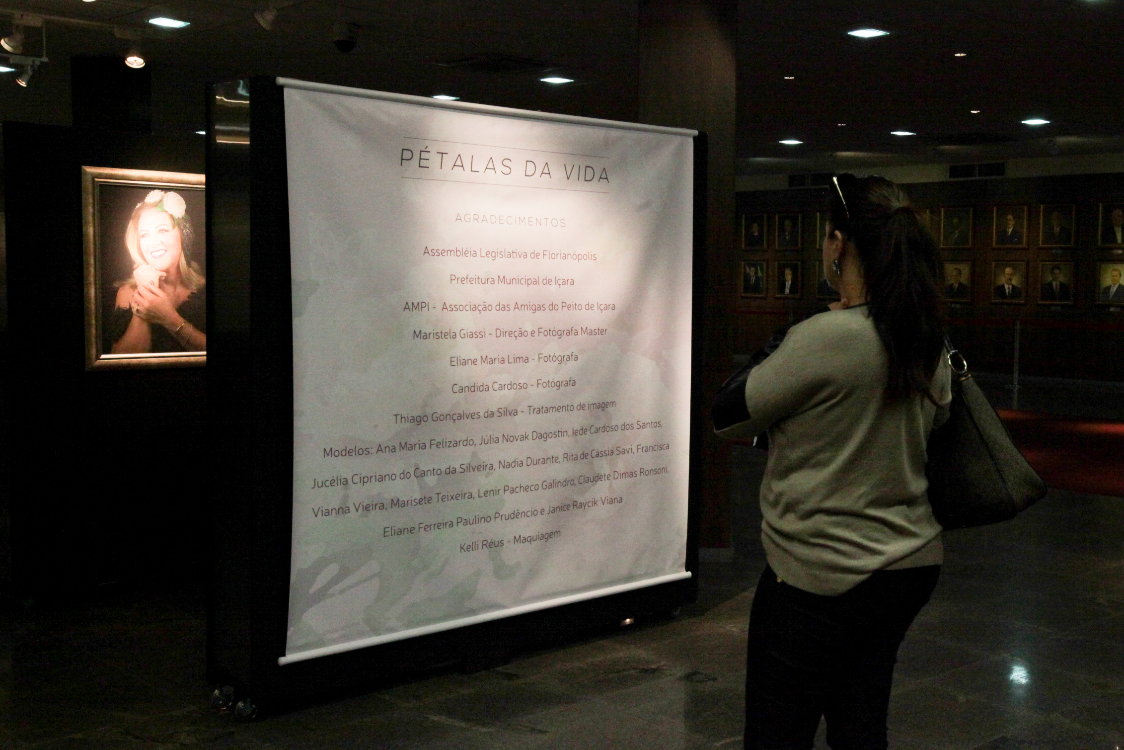 Exposição Pétalas da Vida.
