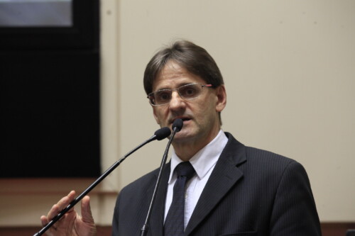 Saretta pede vagas de professor ACT para salas de tecnologia e informática