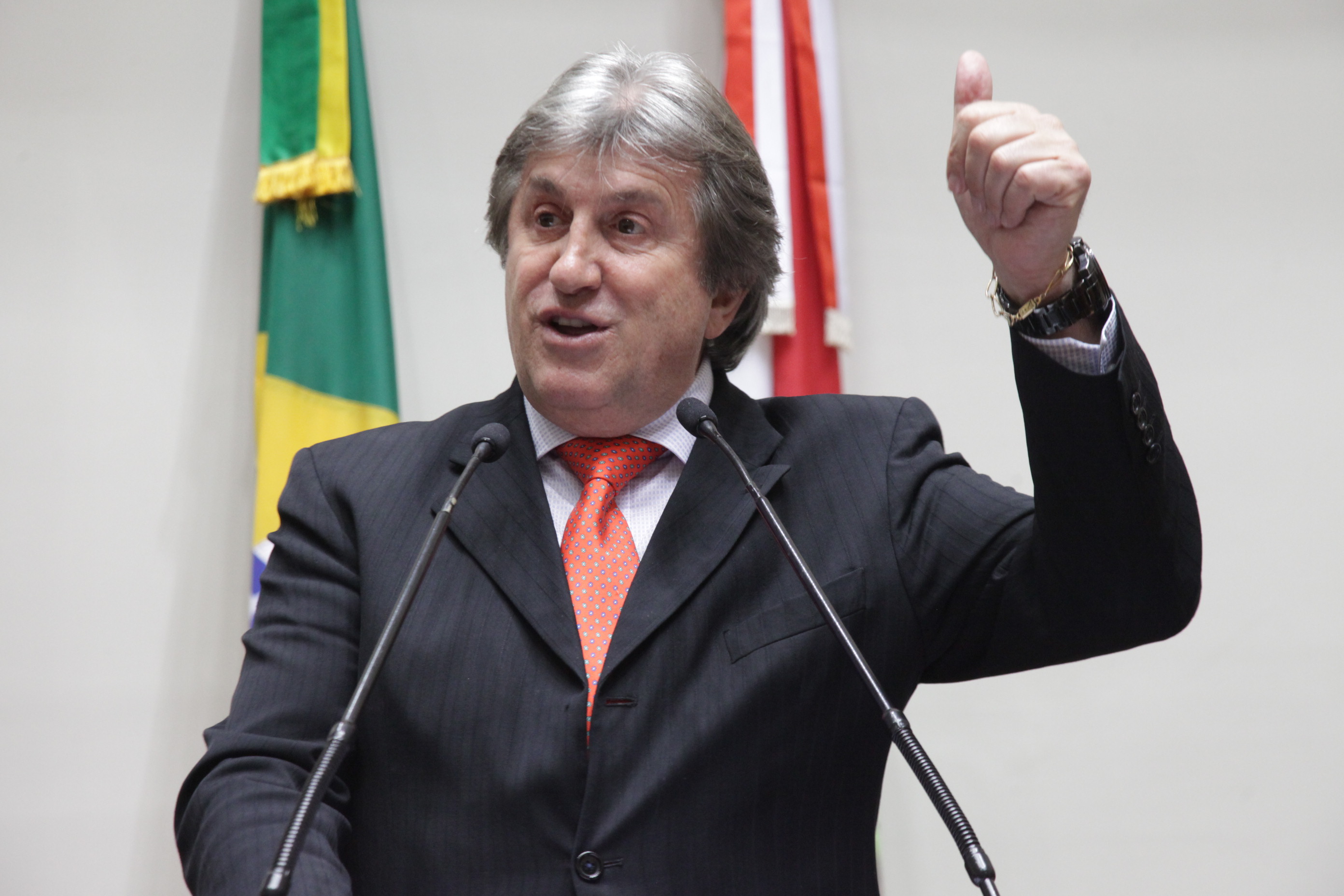 Deputado Leonel Pavan (PSDB). Concessão do Título de Cidadão Catarinense ao Professor ex-Reitor da Udesc Antonio Heronaldo de Sousa.