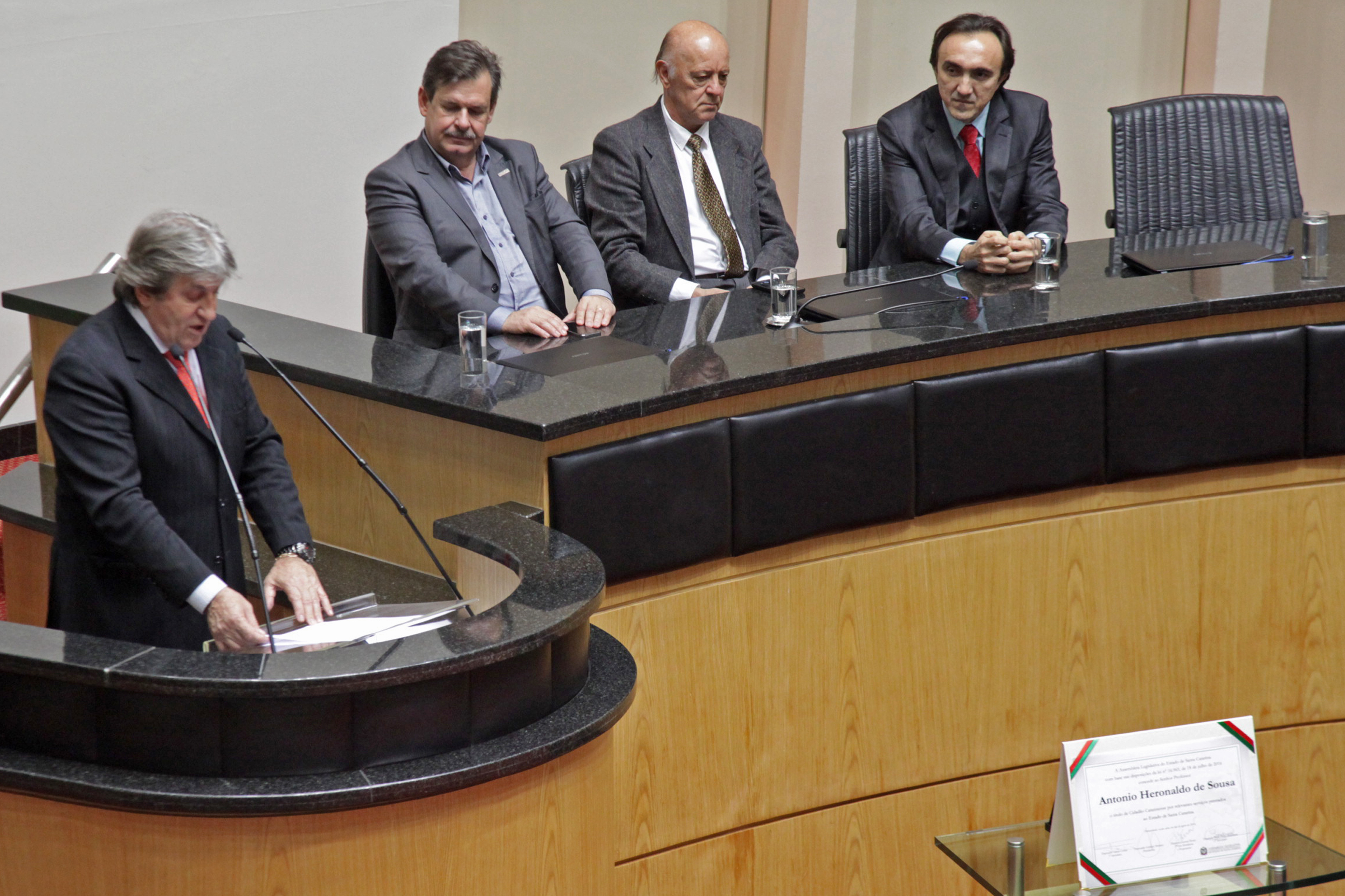 Concessão do Título de Cidadão Catarinense ao Professor ex-Reitor da Udesc Antonio Heronaldo de Sousa.