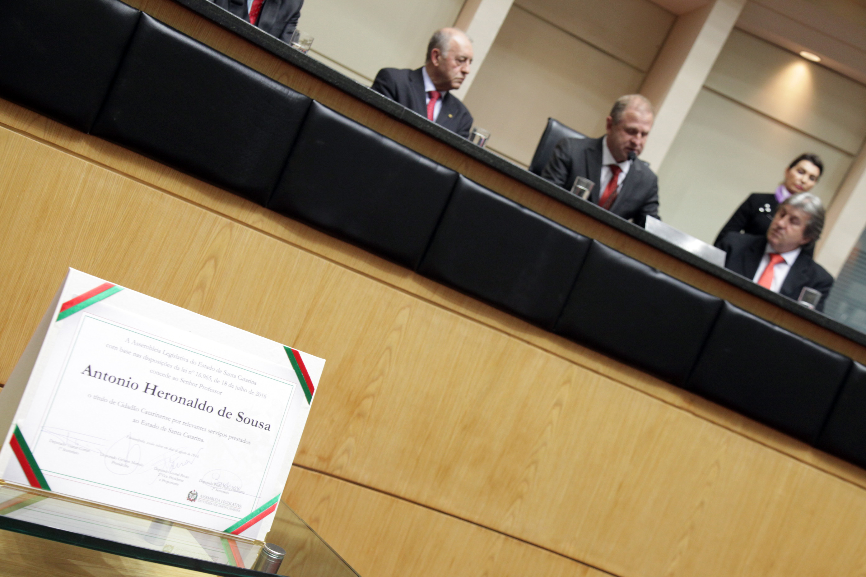Concessão do Título de Cidadão Catarinense ao Professor ex-Reitor da Udesc Antonio Heronaldo de Sousa.