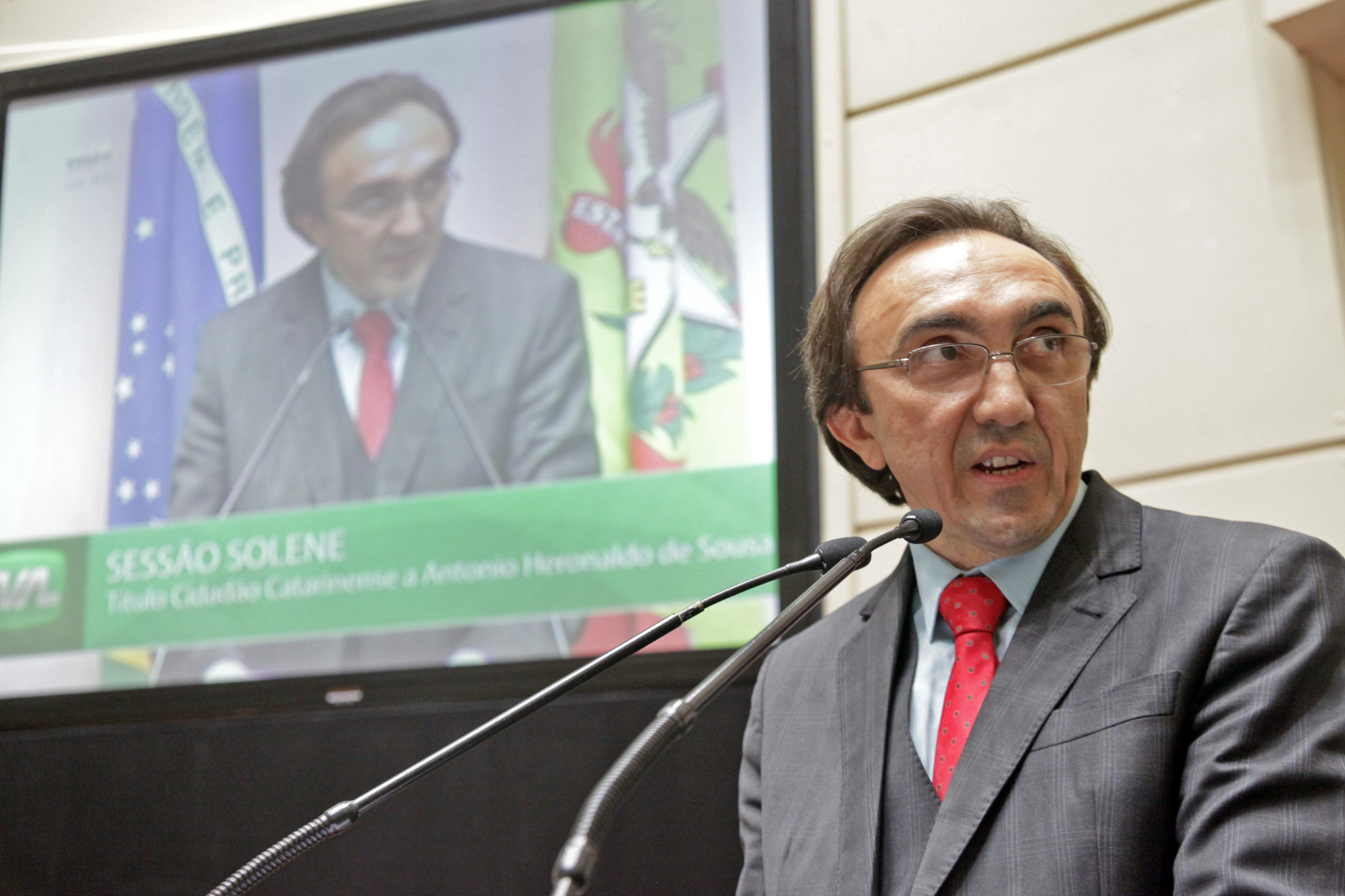 Professor Antonio Heronaldo de Sousa. Concessão do Título de Cidadão Catarinense ao Professor ex-Reitor da Udesc Antonio Heronaldo de Sousa.