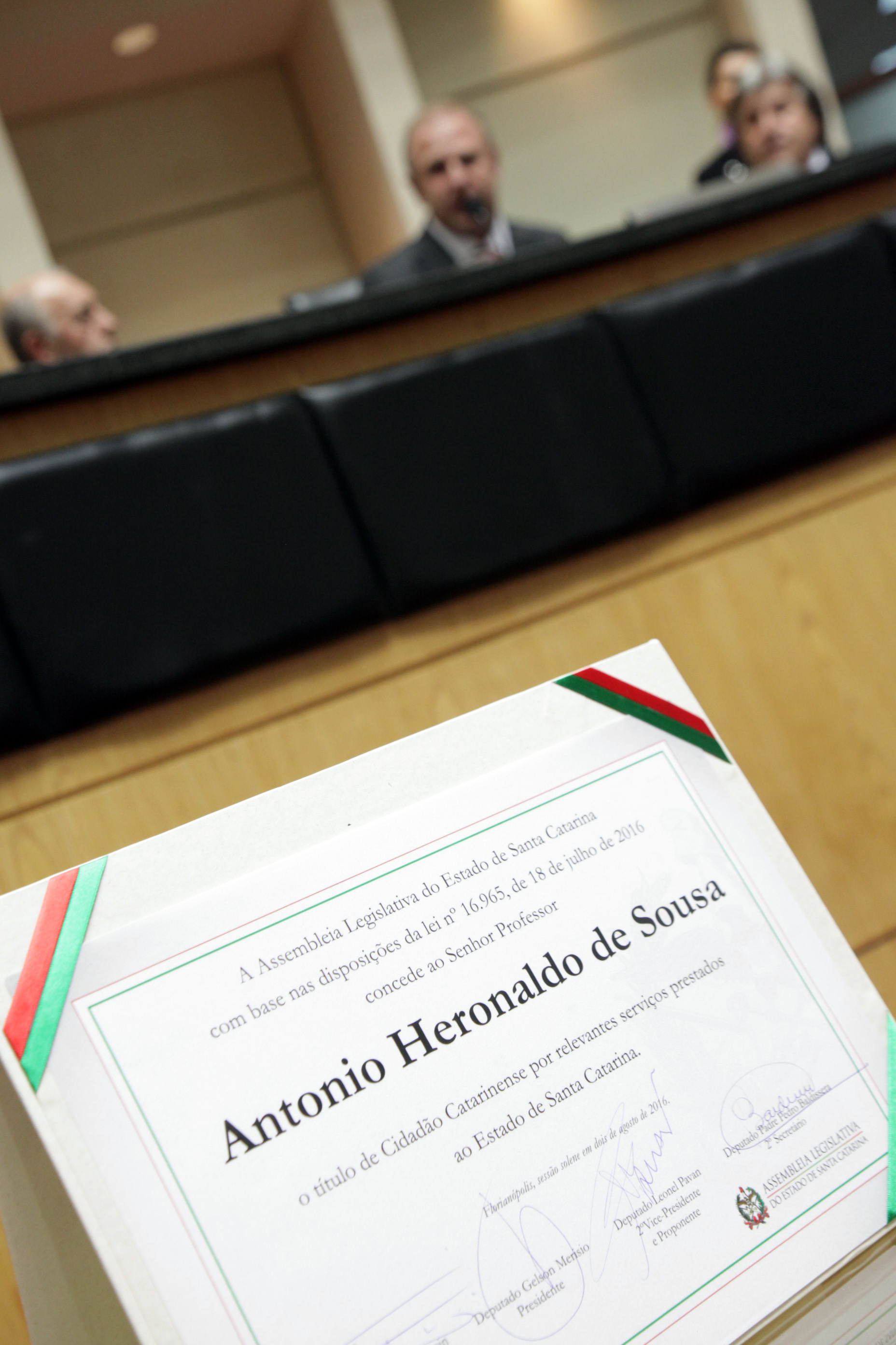 Concessão do Título de Cidadão Catarinense ao Professor ex-Reitor da Udesc Antonio Heronaldo de Sousa.