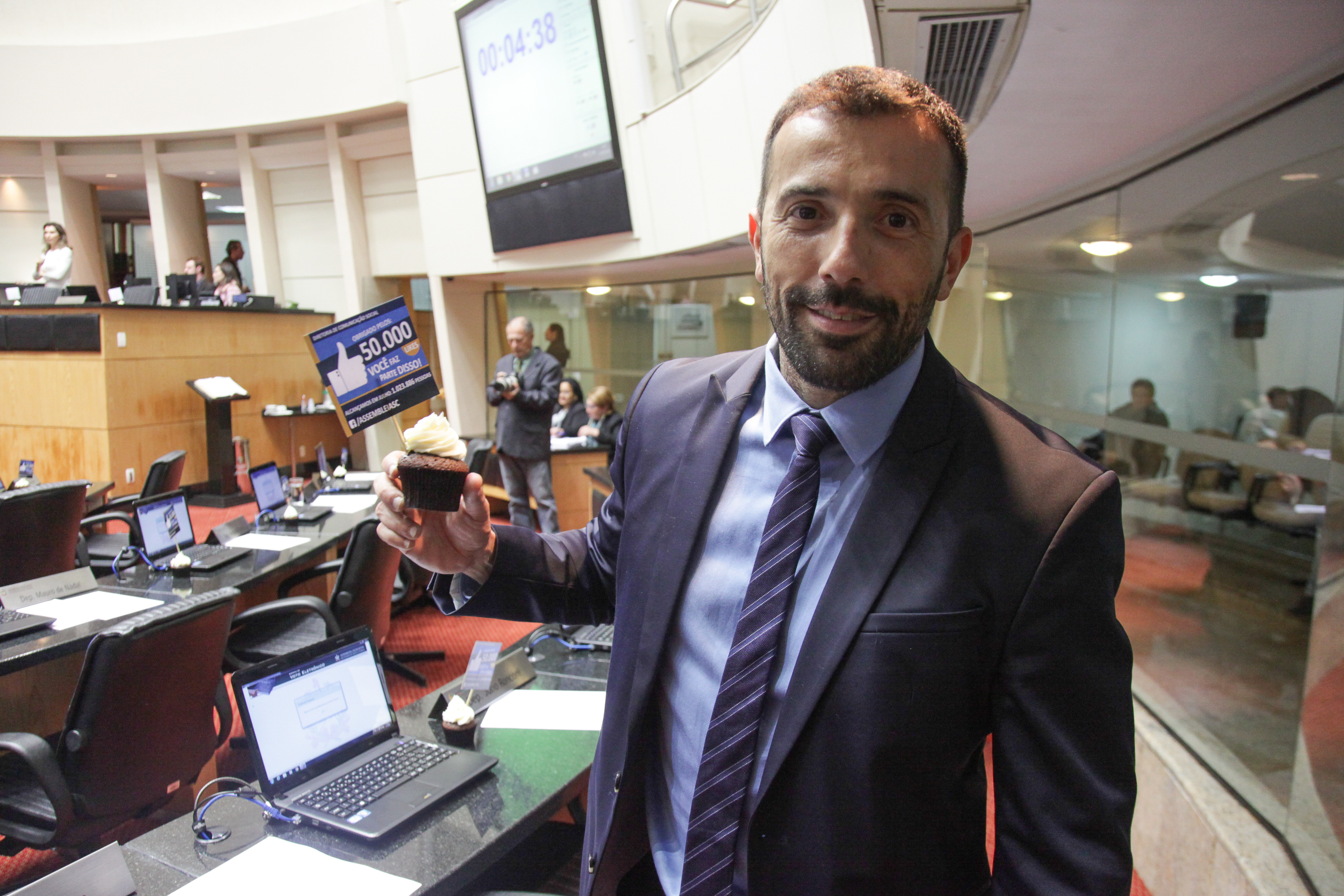 Alesc comemora 50mil likes no Facebook. Deputado Patrício Destro (PSB)