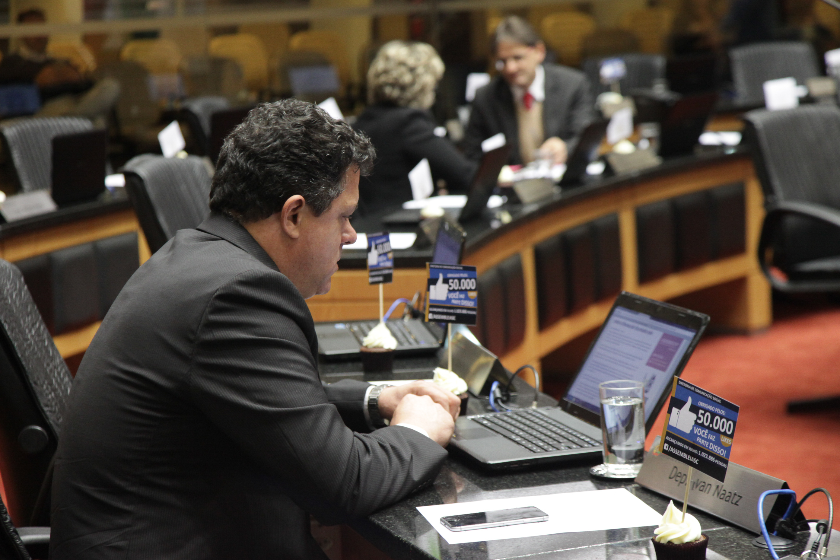 Alesc comemora 50mil likes no Facebook. Deputado Ivan Naatz (PDT)