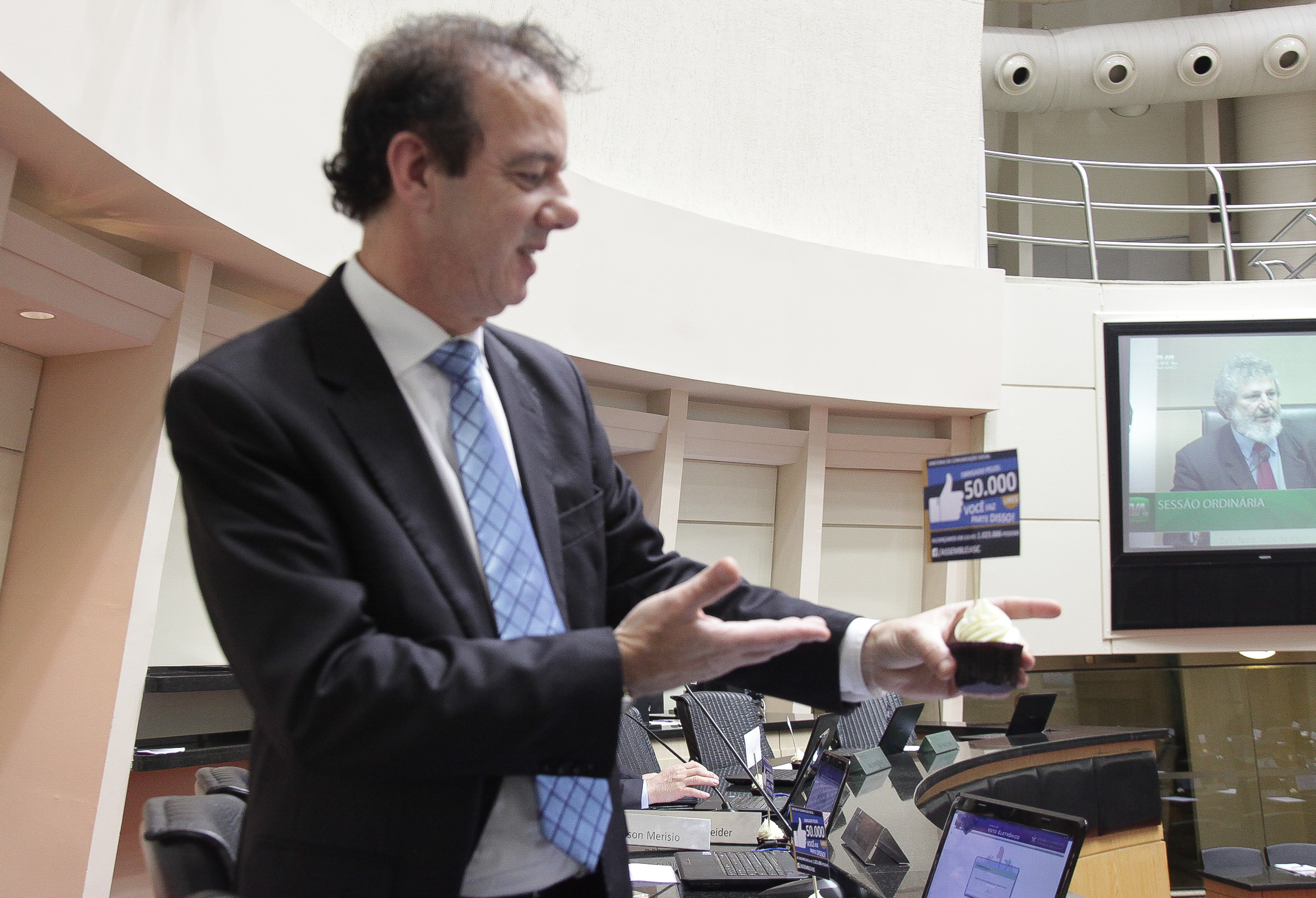 Alesc comemora 50mil likes no Facebook. Deputado Ismael dos Santos (PSD)