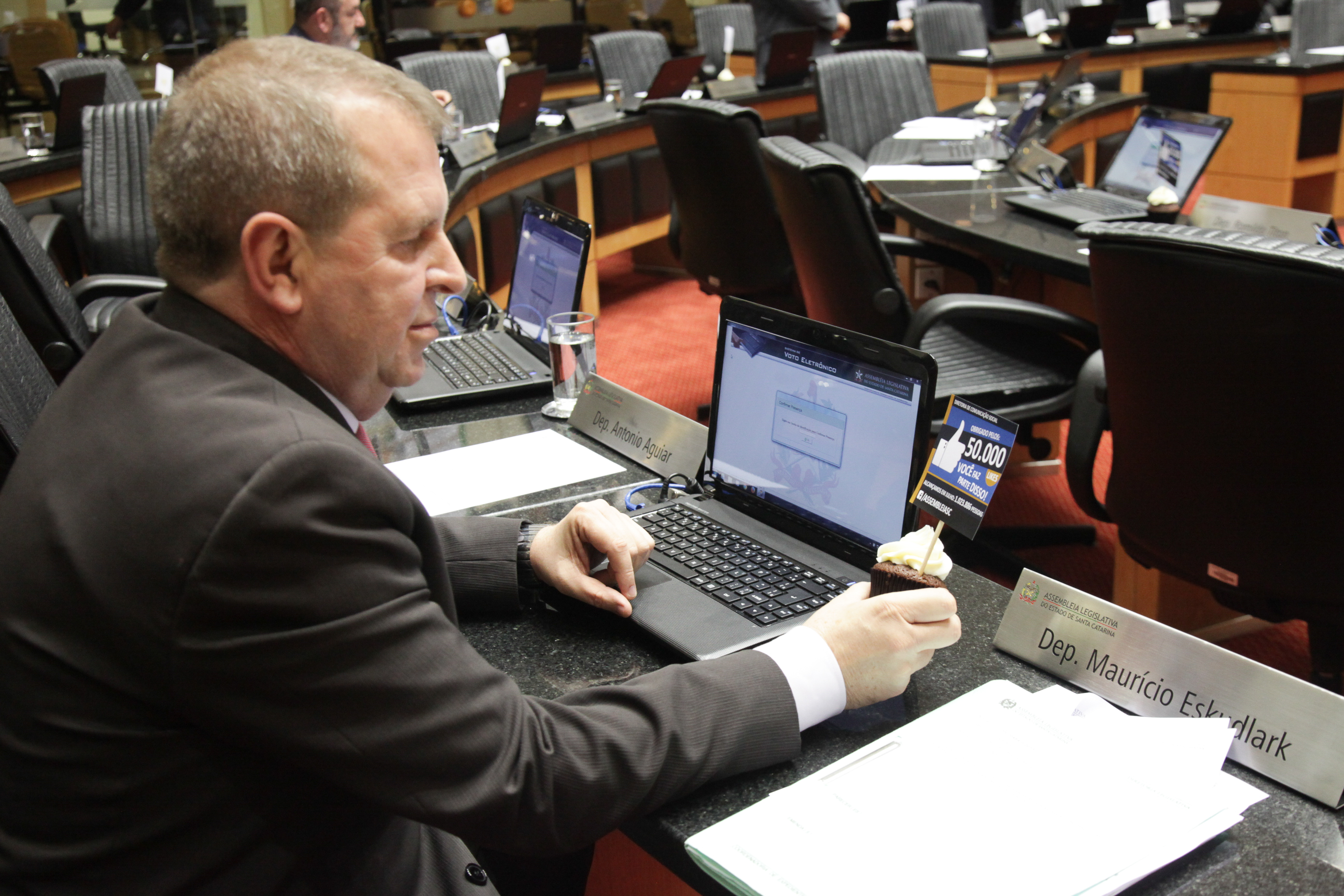 Alesc comemora 50mil likes no Facebook.  Deputado Maurício Eskudlark (PR)