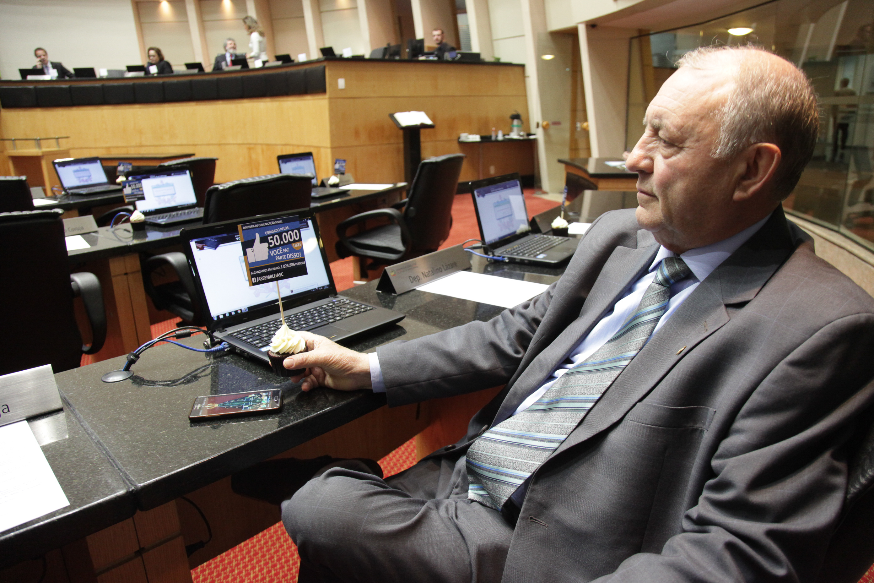 Alesc comemora 50mil likes no Facebook. Deputado Natalino Lazare (PR)