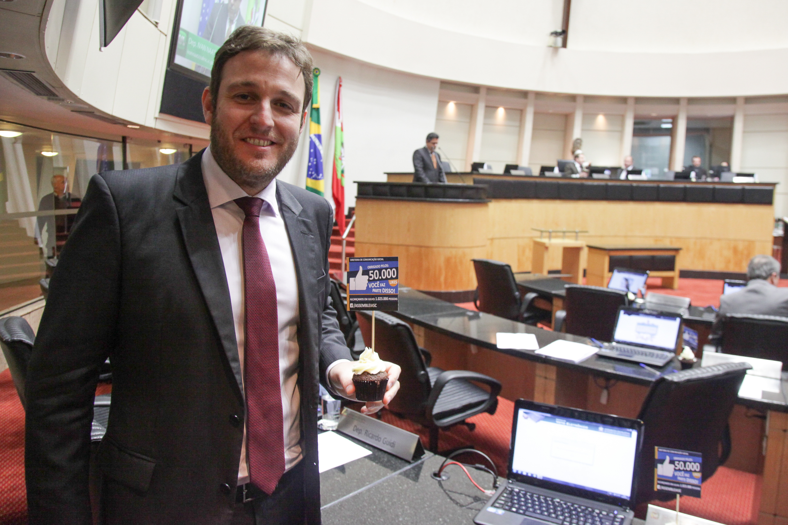 Alesc comemora 50mil likes no Facebook.  Deputado Ricardo Guidi (PSD)