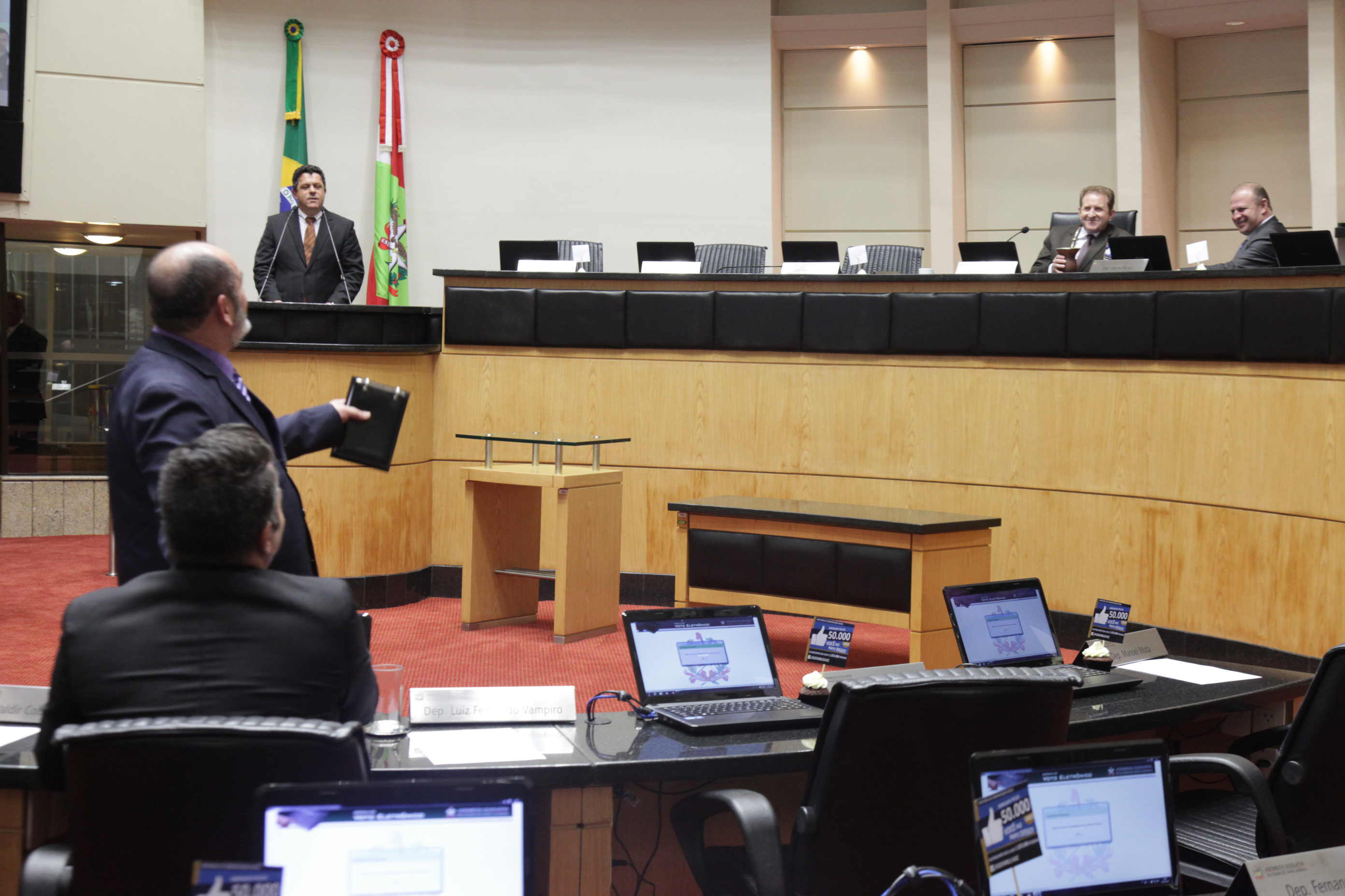 Alesc comemora 50mil likes no Facebook.
