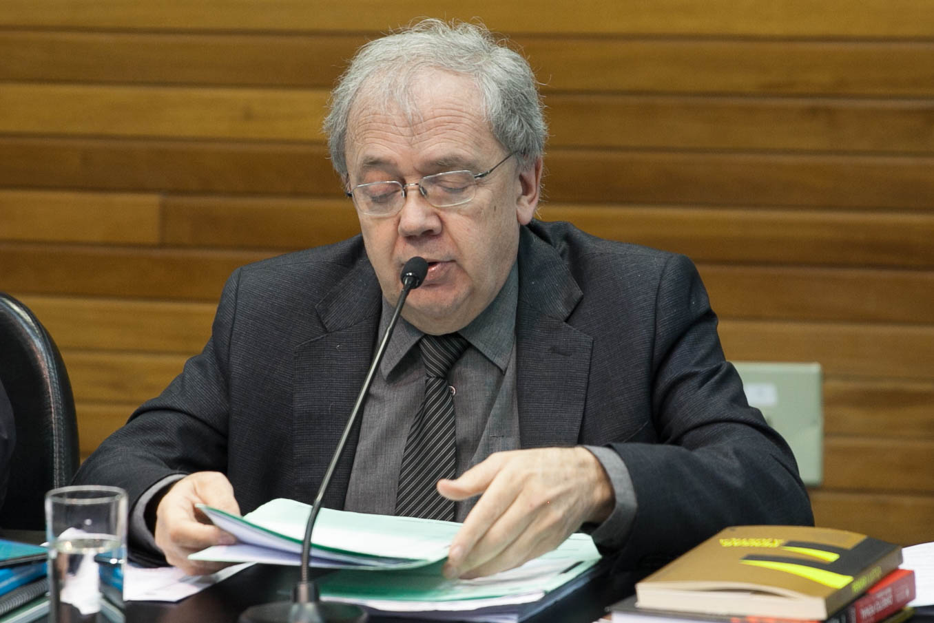 Deputado Fernando Coruja (PMDB) em Comissão de Saúde