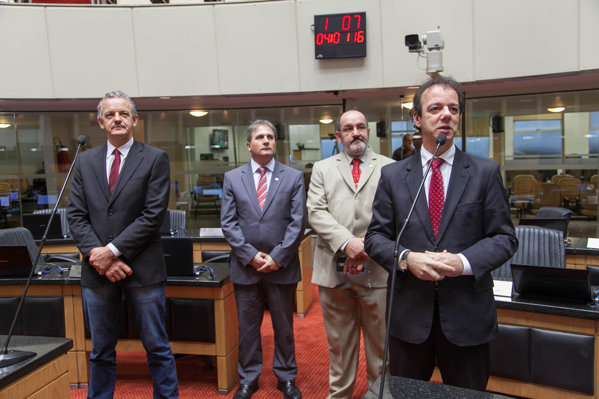 Agronegócio, raves e impeachment entre os temas da sessão desta quinta