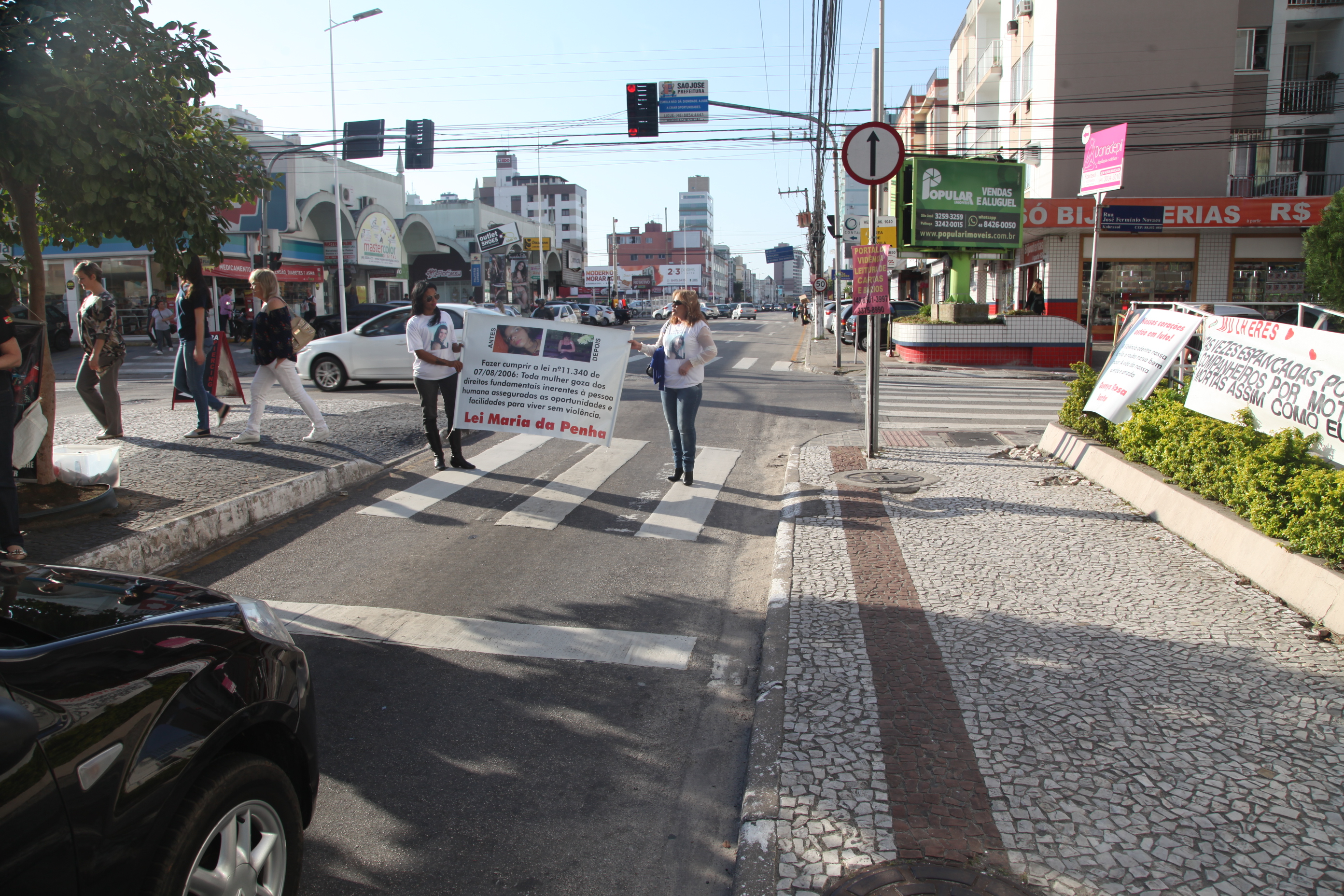 Manifestação pela passagem dos 10 anos da Lei Maria da Penha.