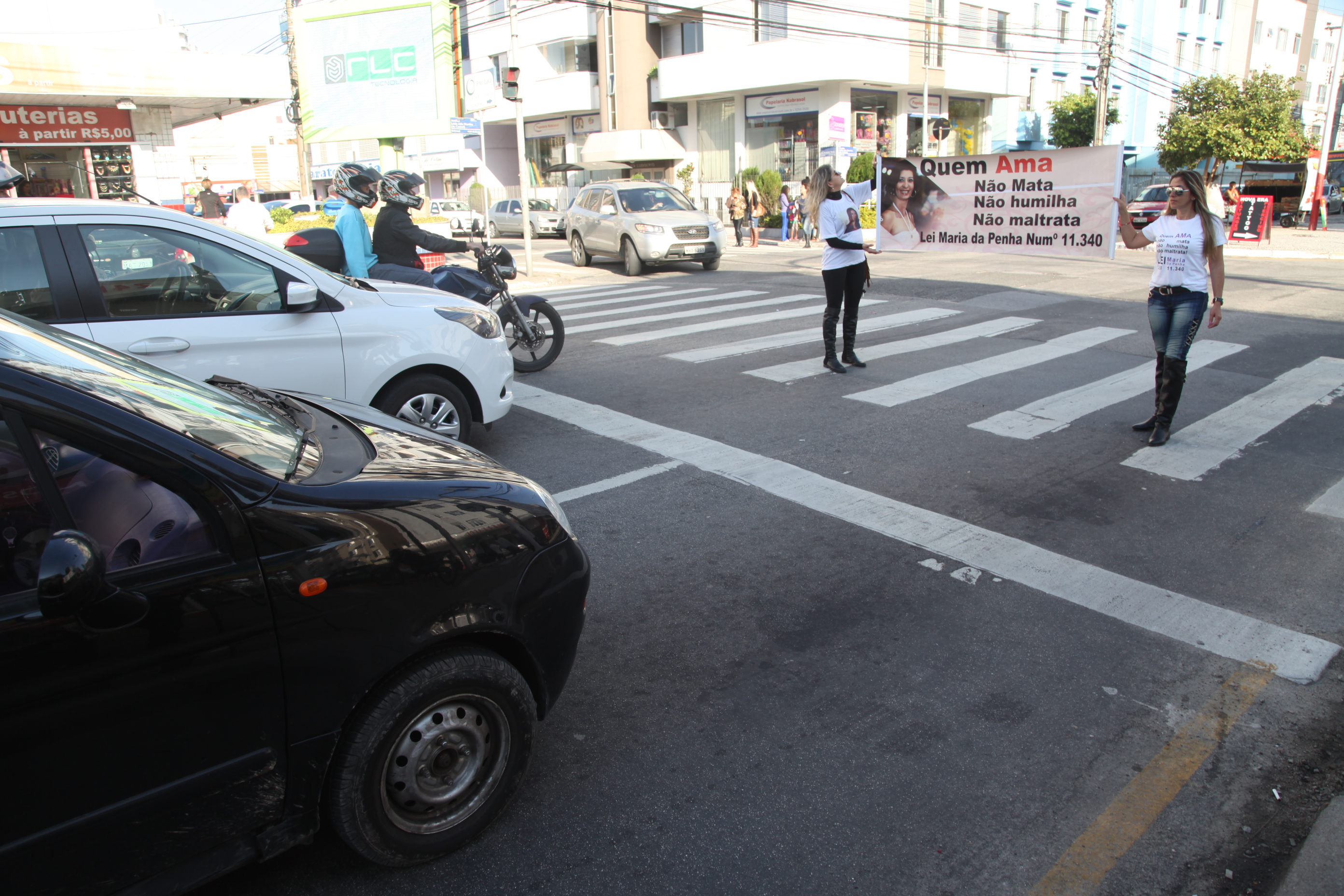 Manifestação pela passagem dos 10 anos da Lei Maria da Penha.