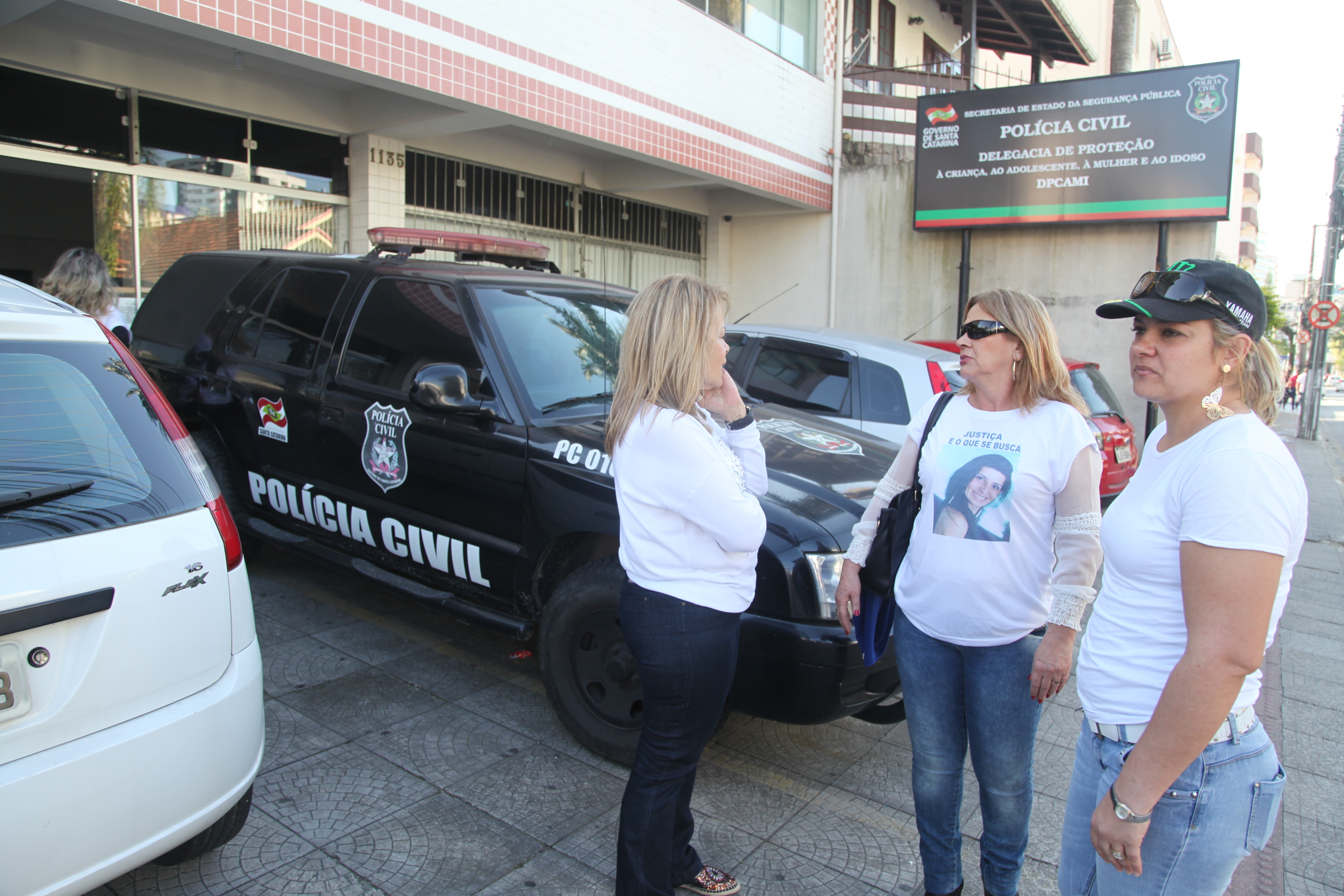 Manifestação pela passagem dos 10 anos da Lei Maria da Penha.