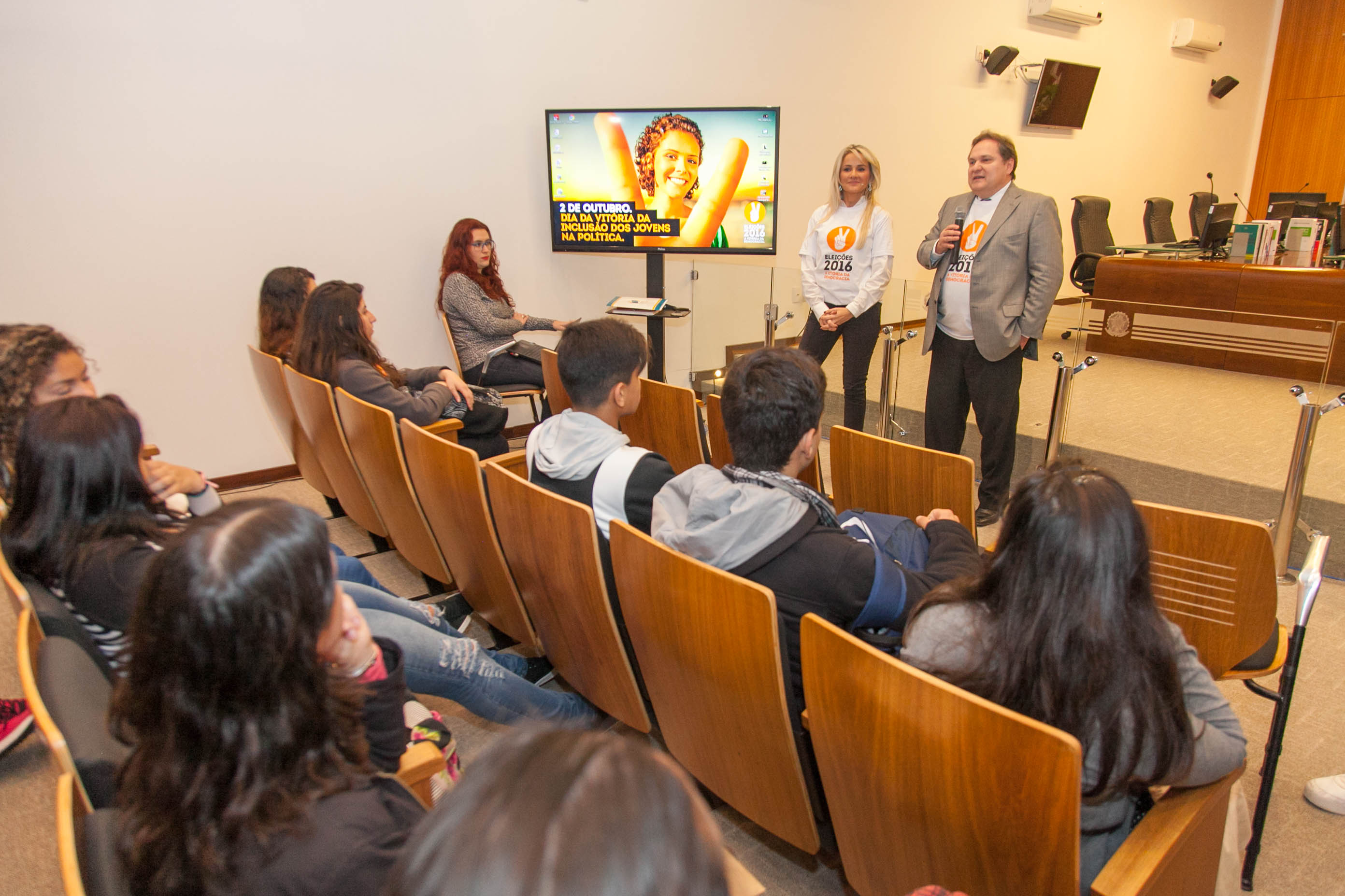 Visita de Estudantes ao TRE