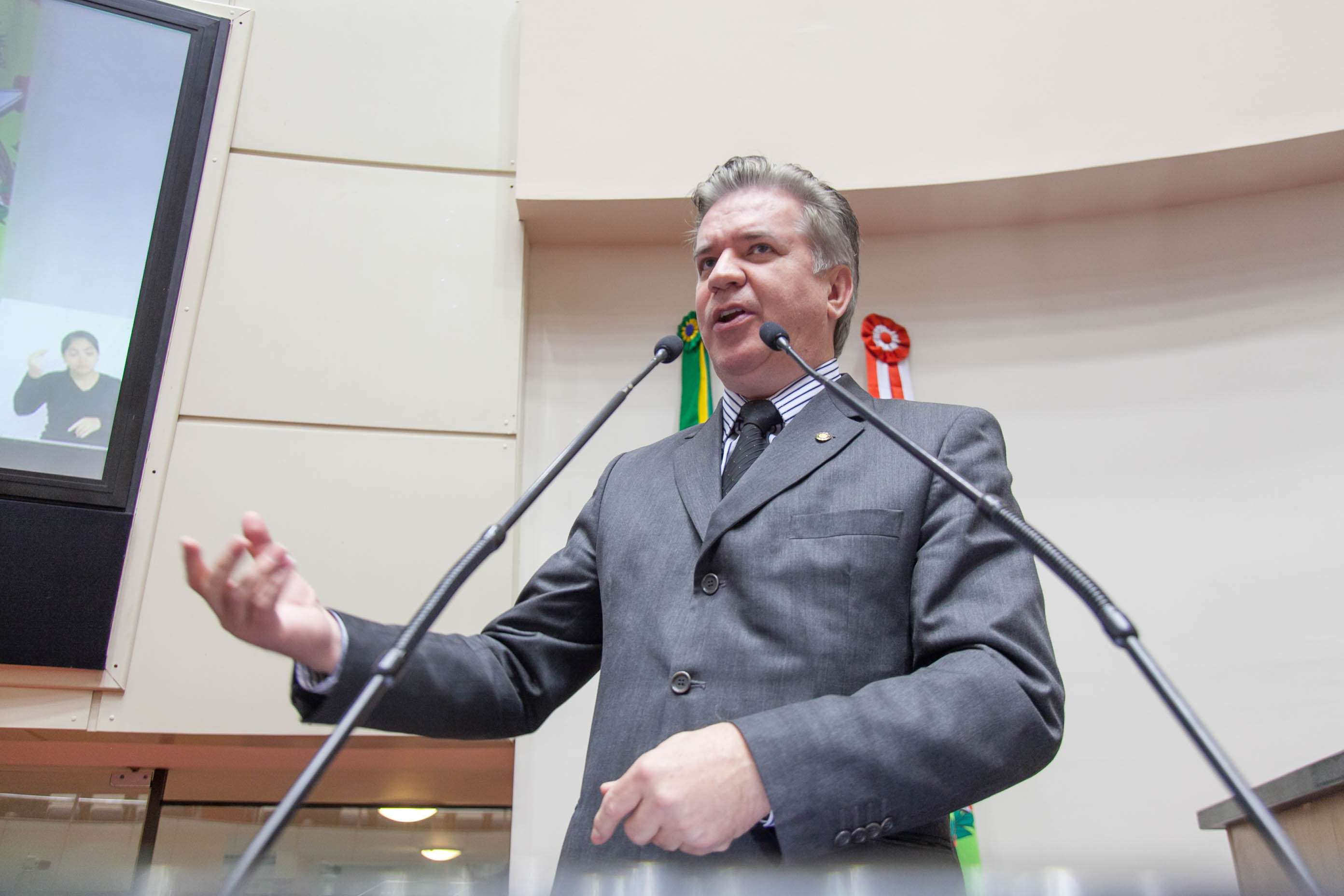 Deputado César Valduga (PCdoB) em Sessão Ordinária