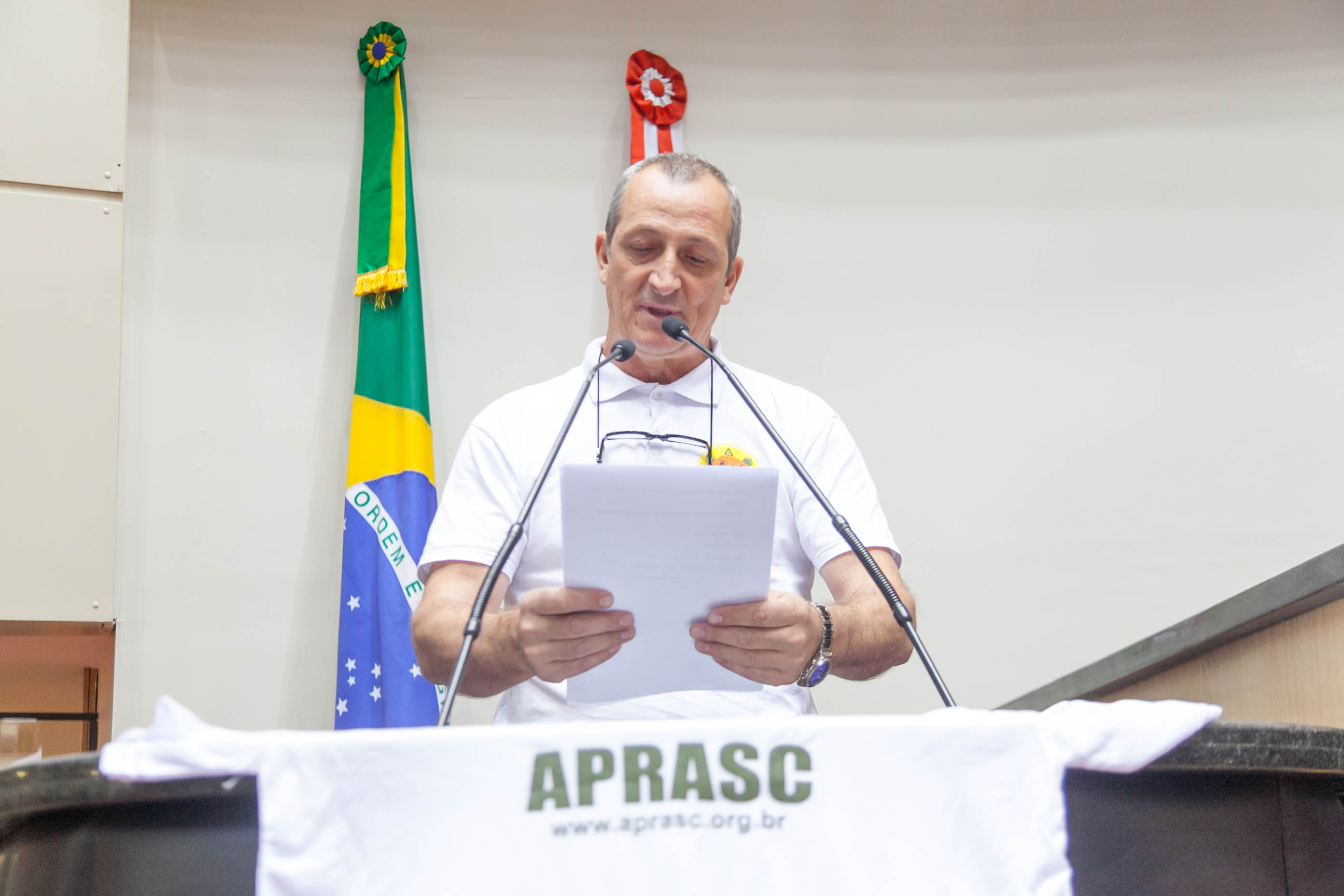 Rogério Ferrarez, presidente em exercício da Aprasc em Sessão Ordinária