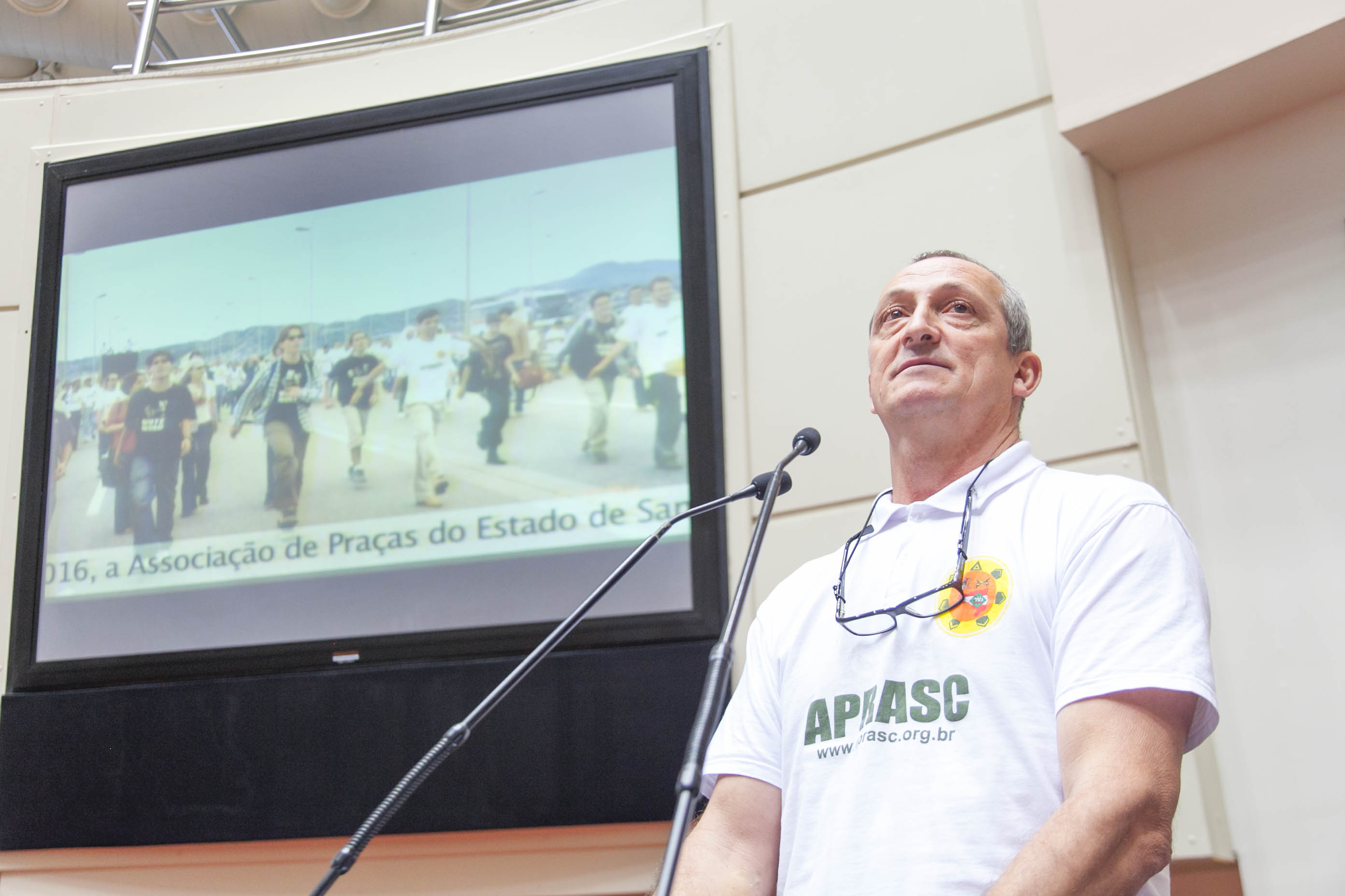 Rogério Ferrarez, presidente em exercício da Aprasc em Sessão Ordinária