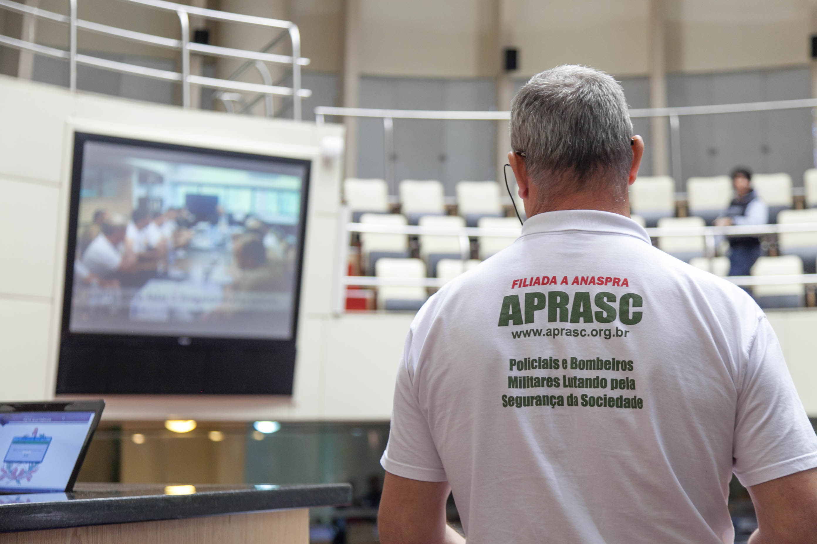 Rogério Ferrarez, presidente em exercício da Aprasc em Sessão Ordinária