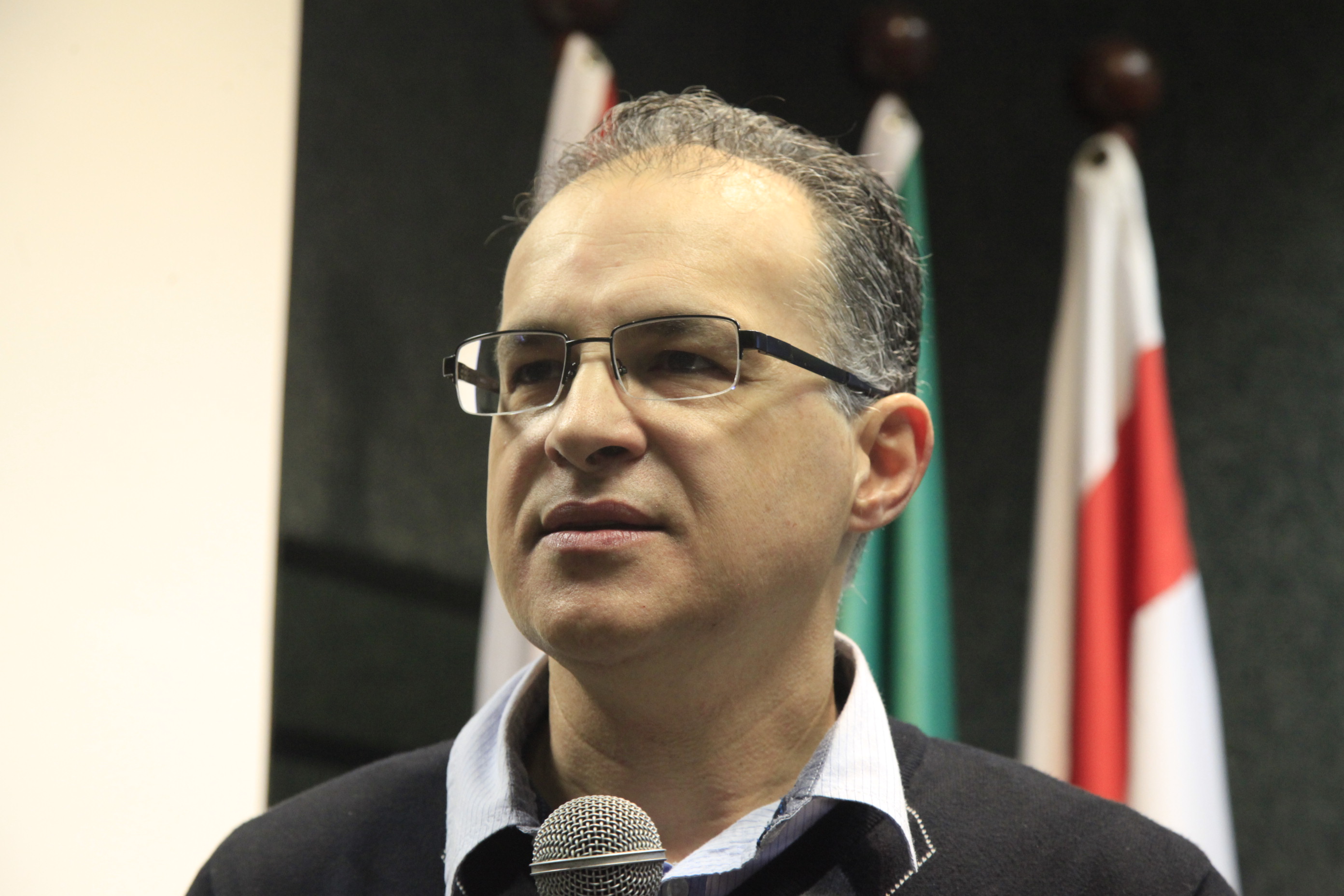 Eduardo Campos de Oliveira - médico infectologista. Escola do Legislativo Promove Oficinas de Capacitação.