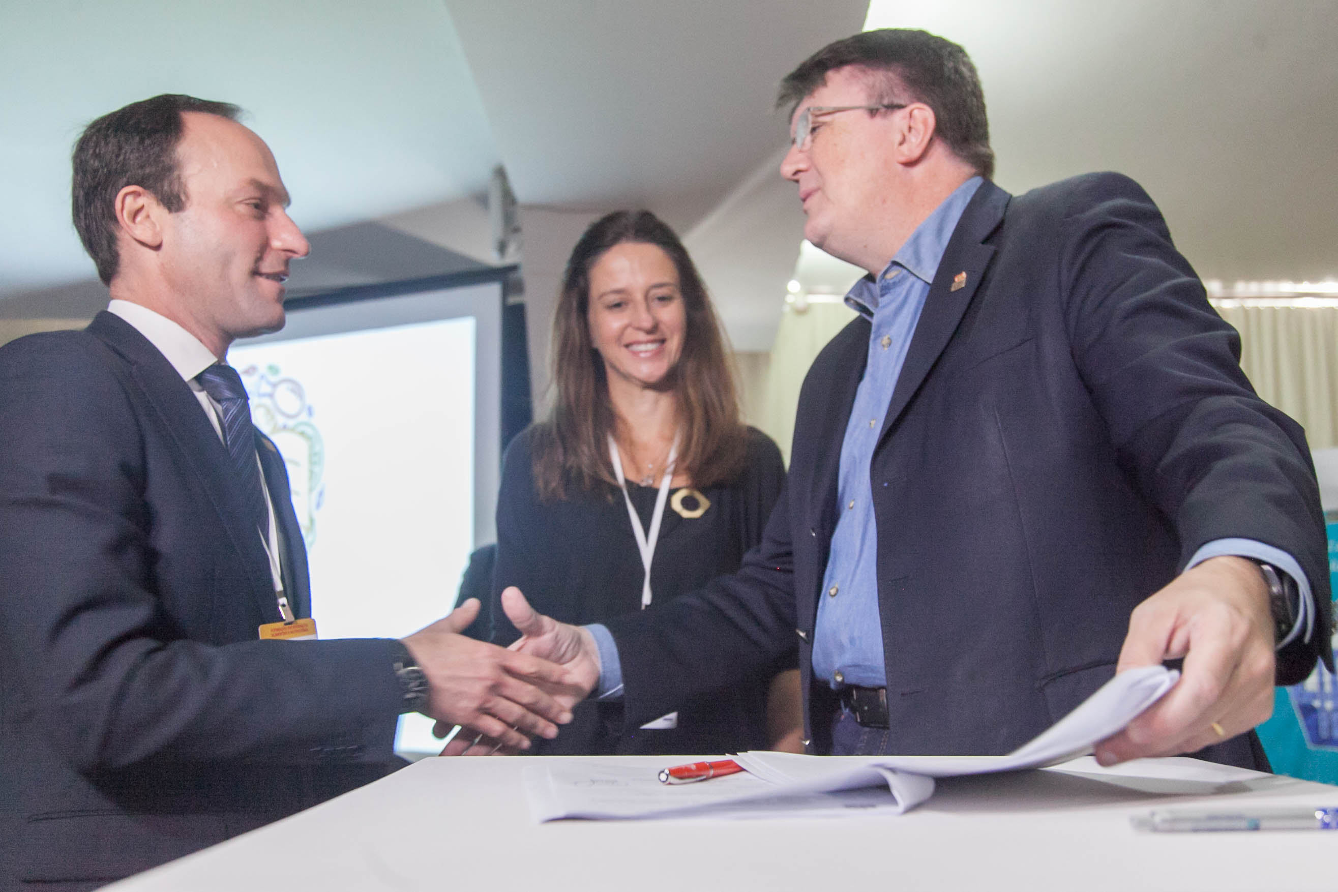 José Roberto Rodrigues, Vice Presidente de Integração Corporativa da BRF/SA, Wal Flor, Diretora Responsável da LYNX e Eduardo Deschamps, Secretário de Educação de Santa Catarina em Lançamento do Programa Saber Alimenta